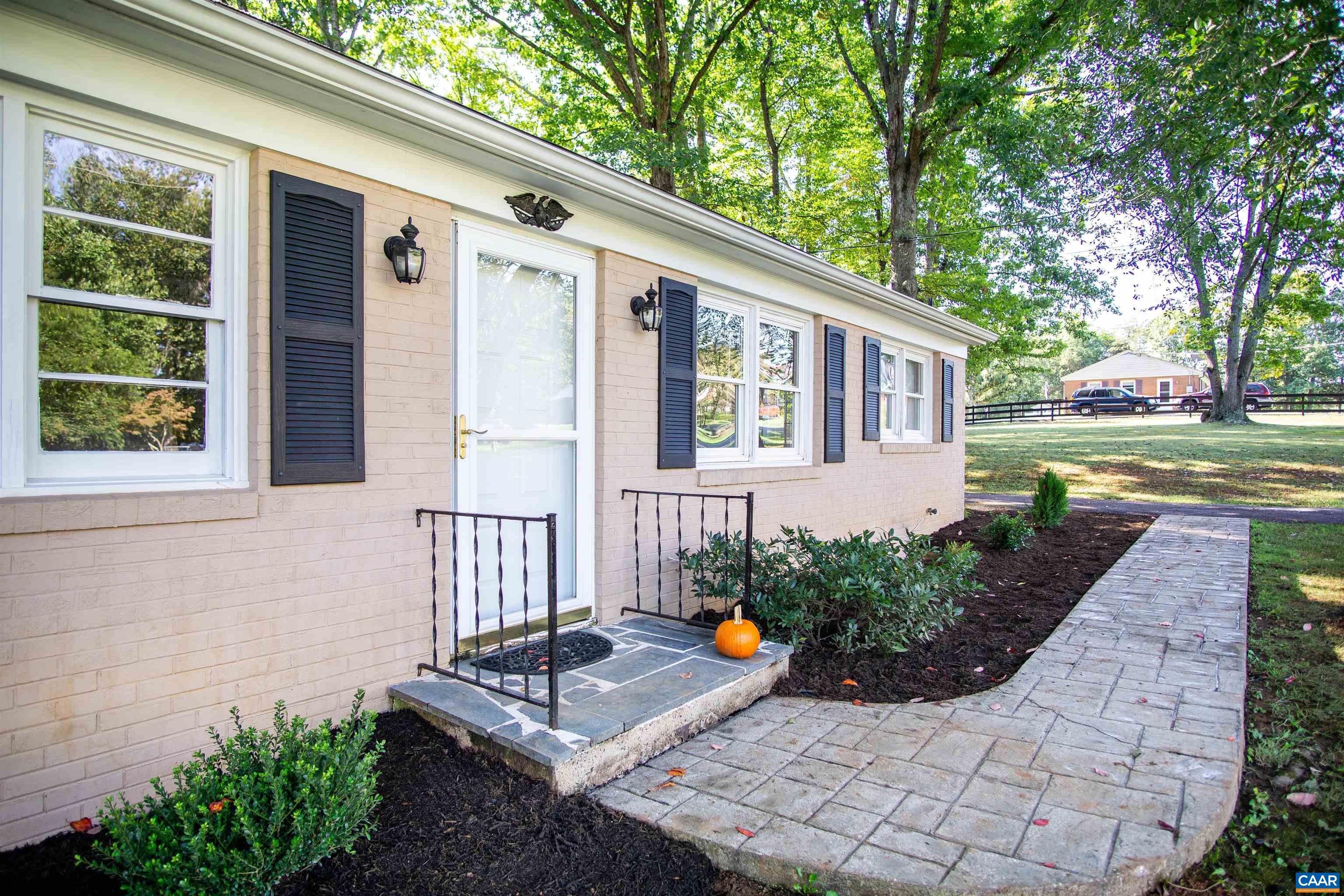208 LOCUST LN