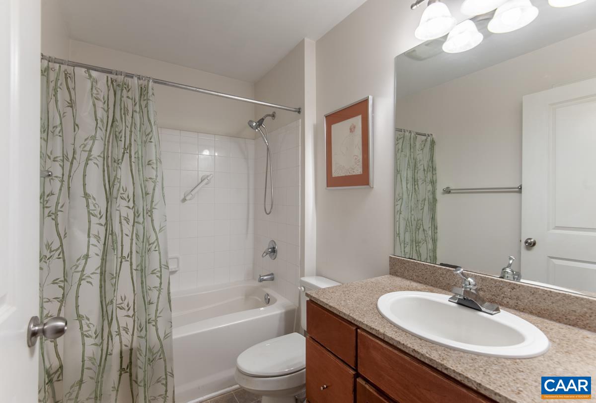 750 WALKER SQ Unit: 1B