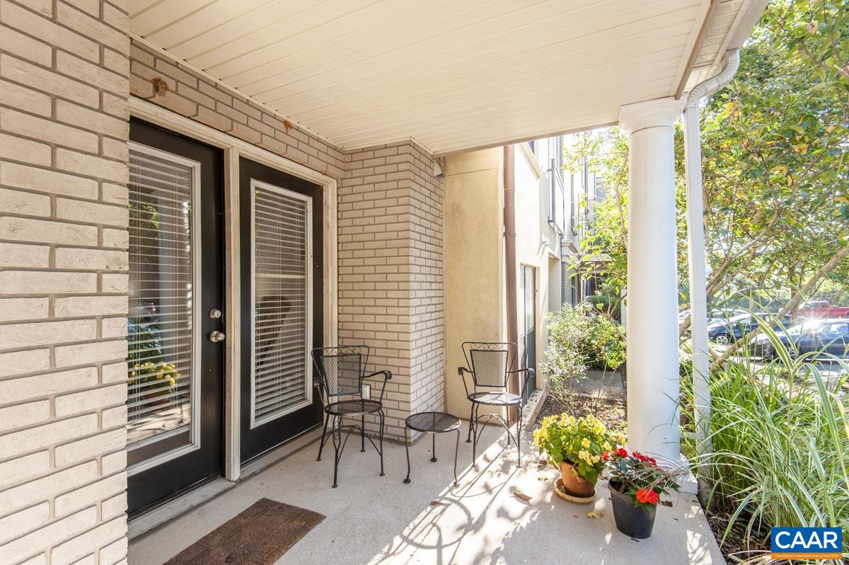 750 WALKER SQ Unit: 1B