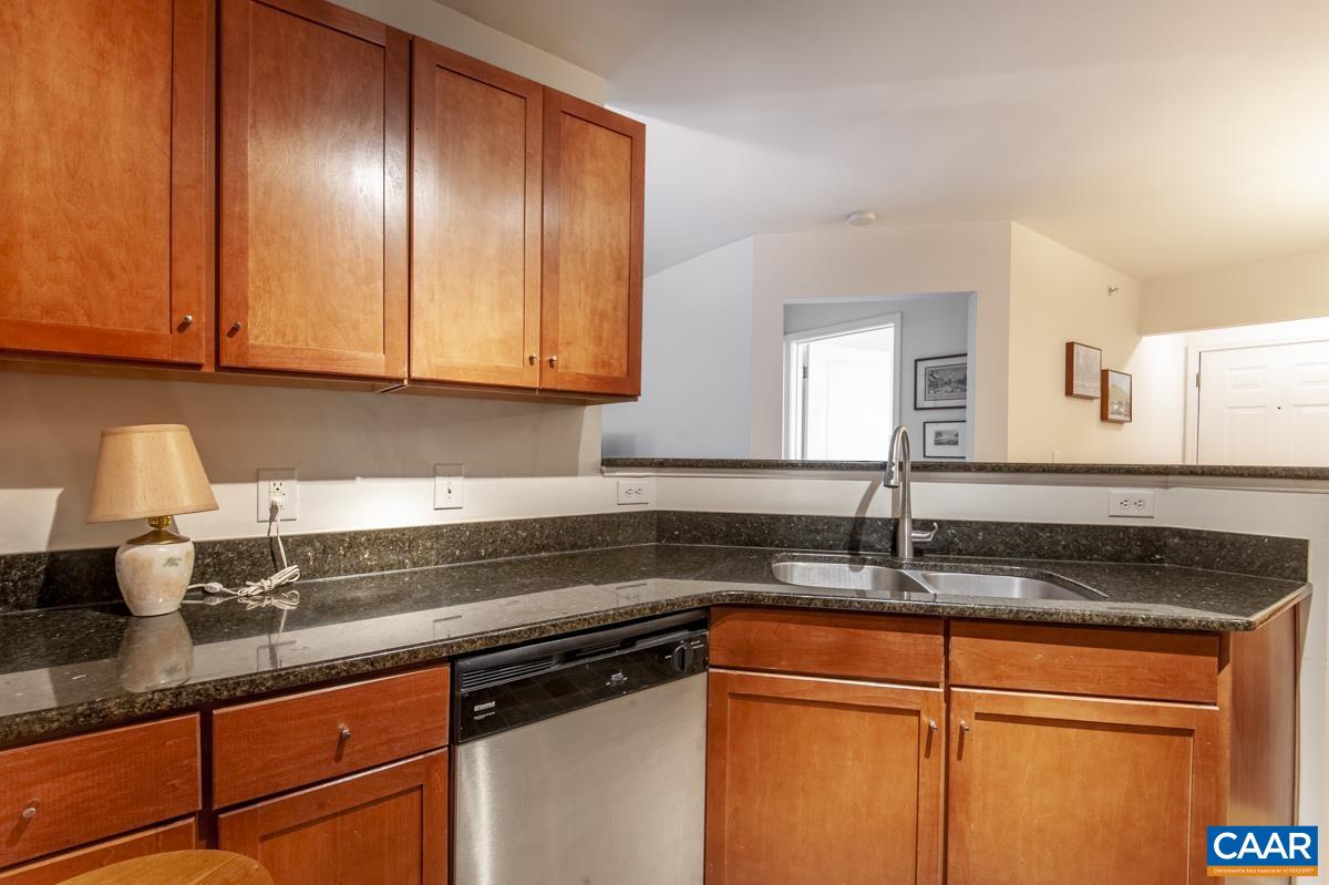 750 WALKER SQ Unit: 1B