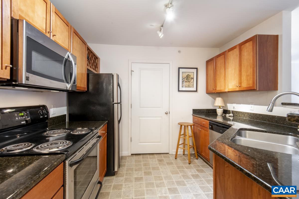 750 WALKER SQ Unit: 1B
