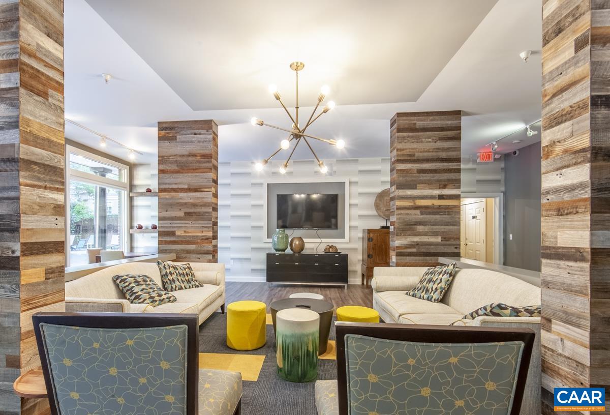 750 WALKER SQ Unit: 1B