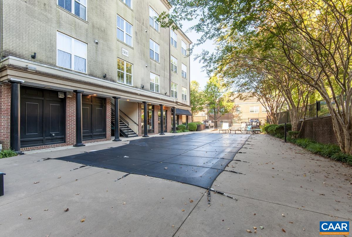750 WALKER SQ Unit: 1B