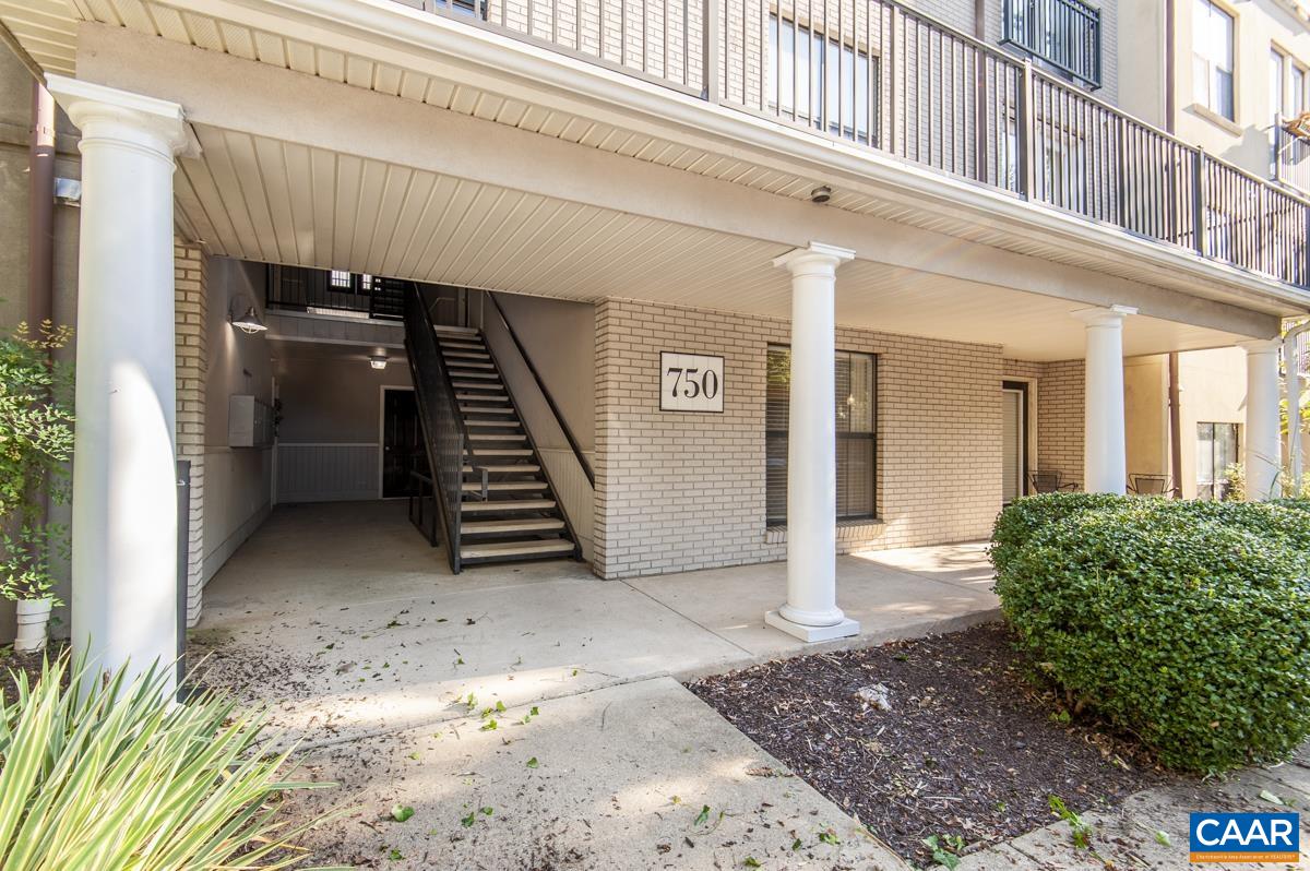 750 WALKER SQ Unit: 1B