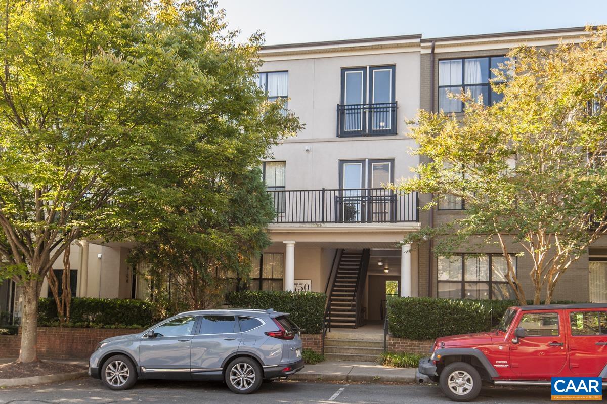 750 WALKER SQ Unit: 1B