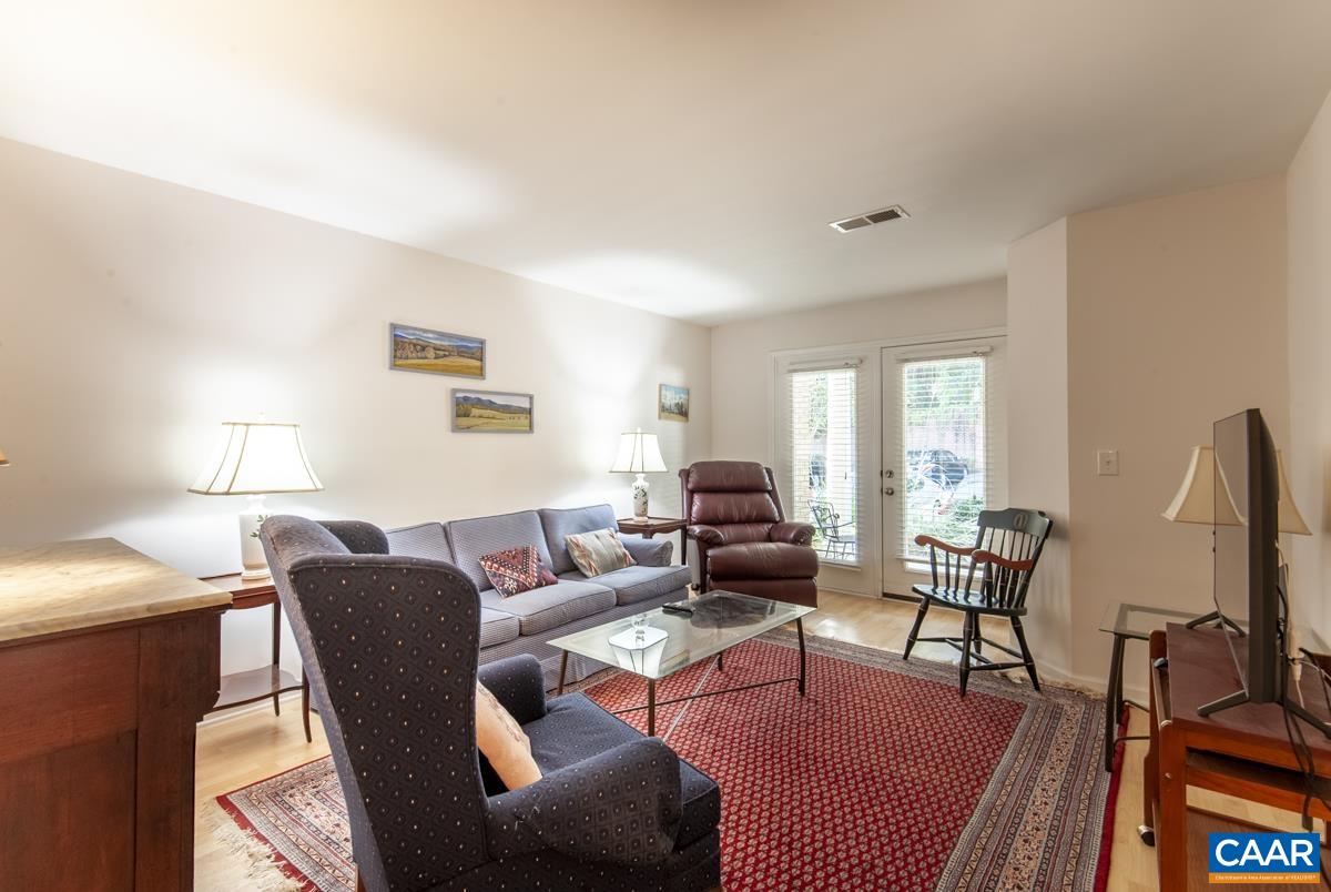 750 WALKER SQ Unit: 1B