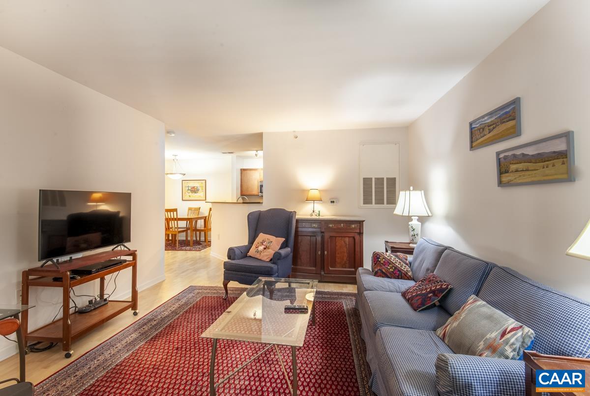 750 WALKER SQ Unit: 1B