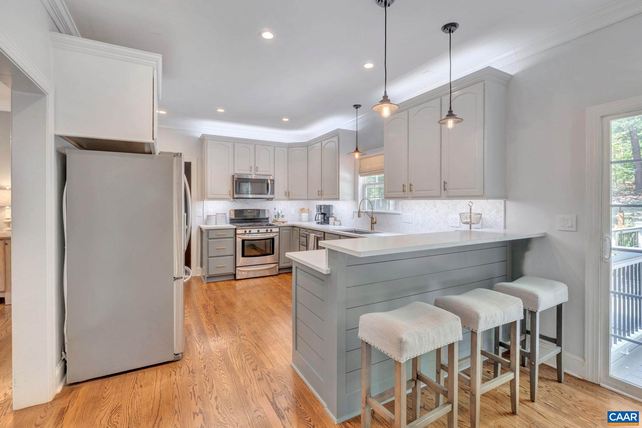 1275 TEMPLETON CIR
