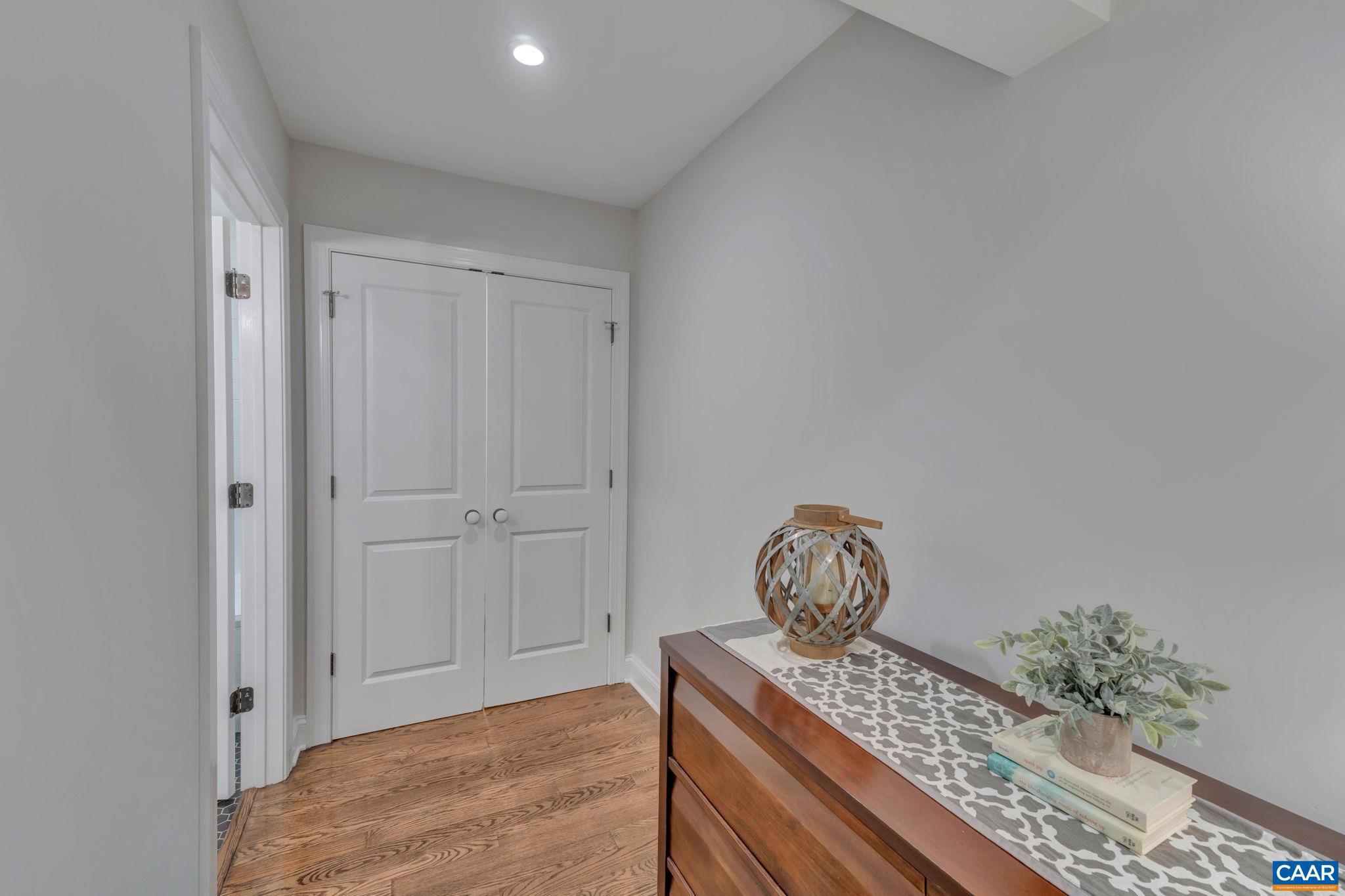 1275 TEMPLETON CIR