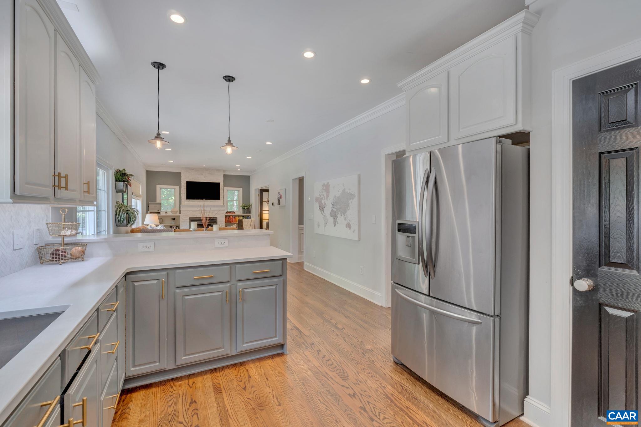 1275 TEMPLETON CIR