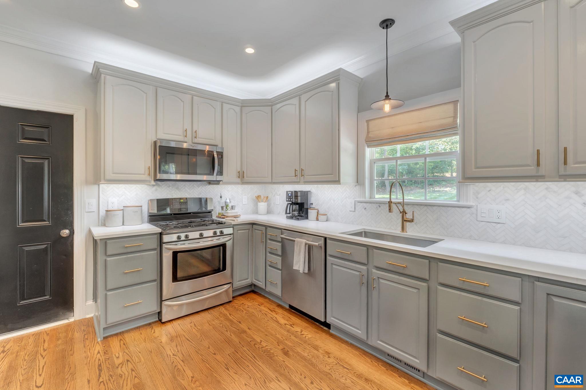 1275 TEMPLETON CIR