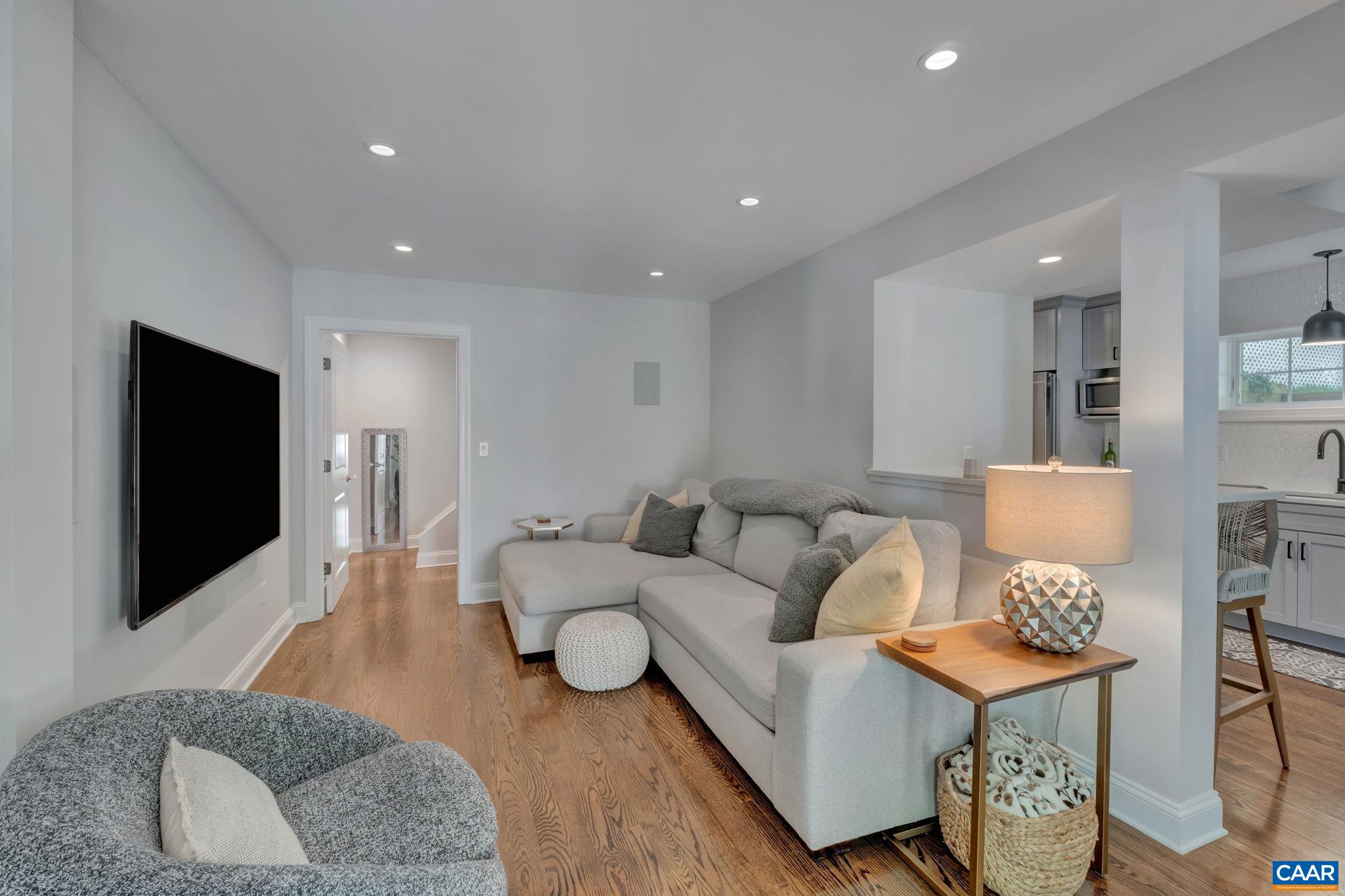 1275 TEMPLETON CIR