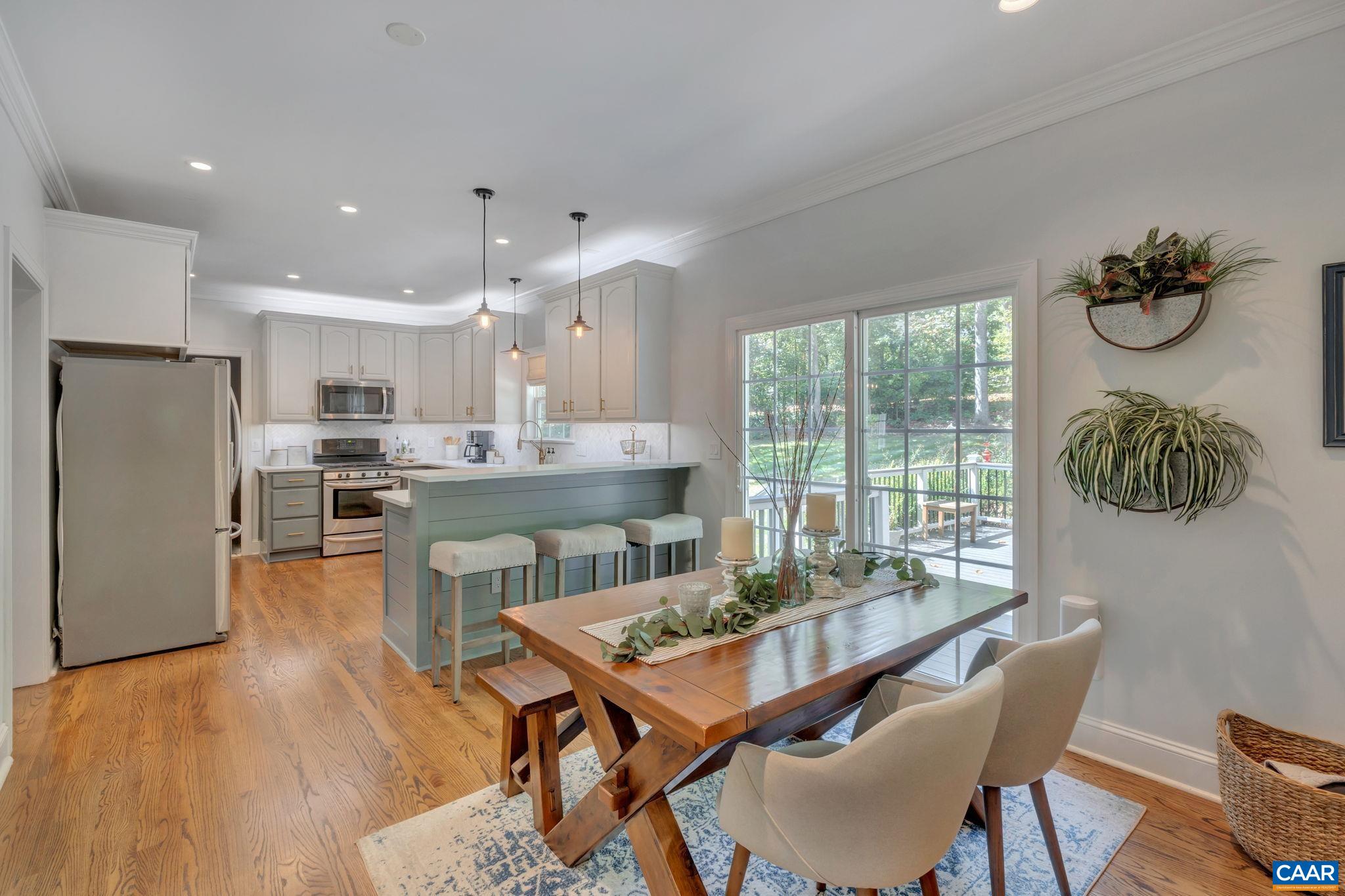 1275 TEMPLETON CIR