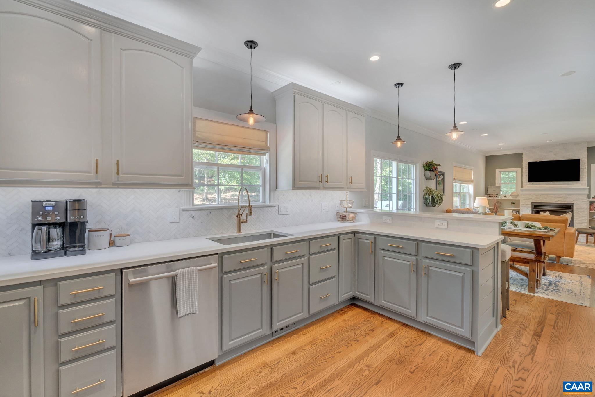 1275 TEMPLETON CIR