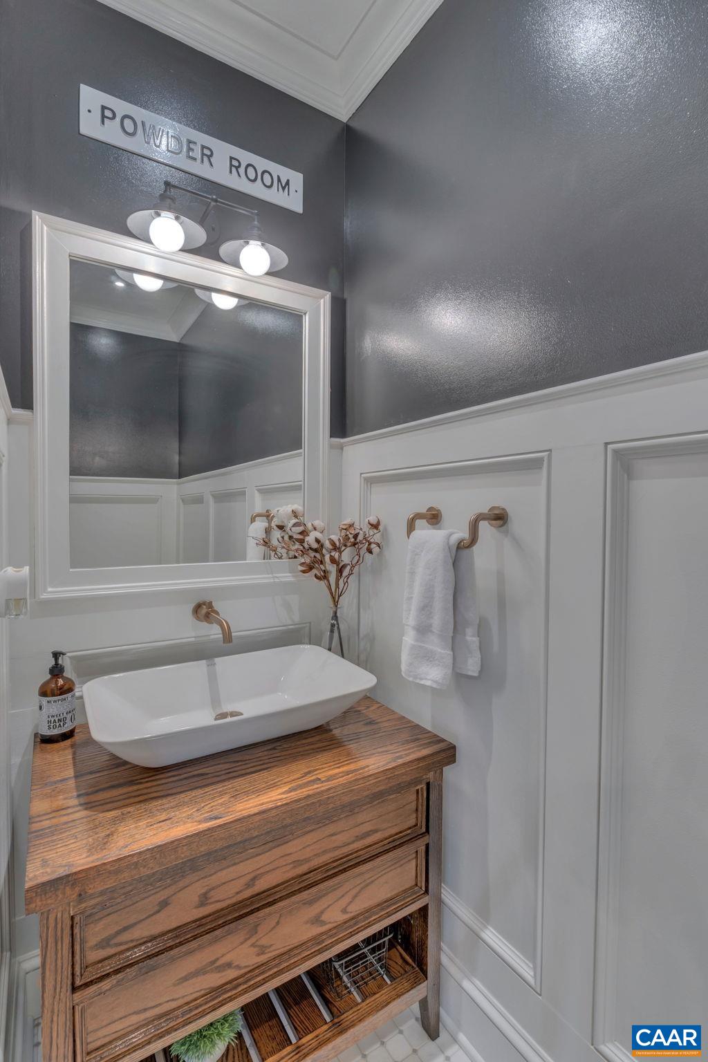 1275 TEMPLETON CIR