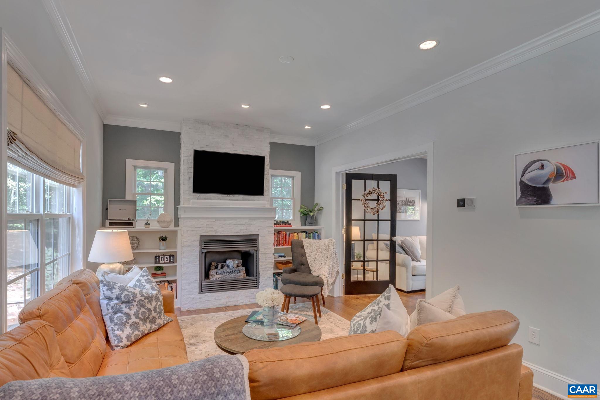 1275 TEMPLETON CIR
