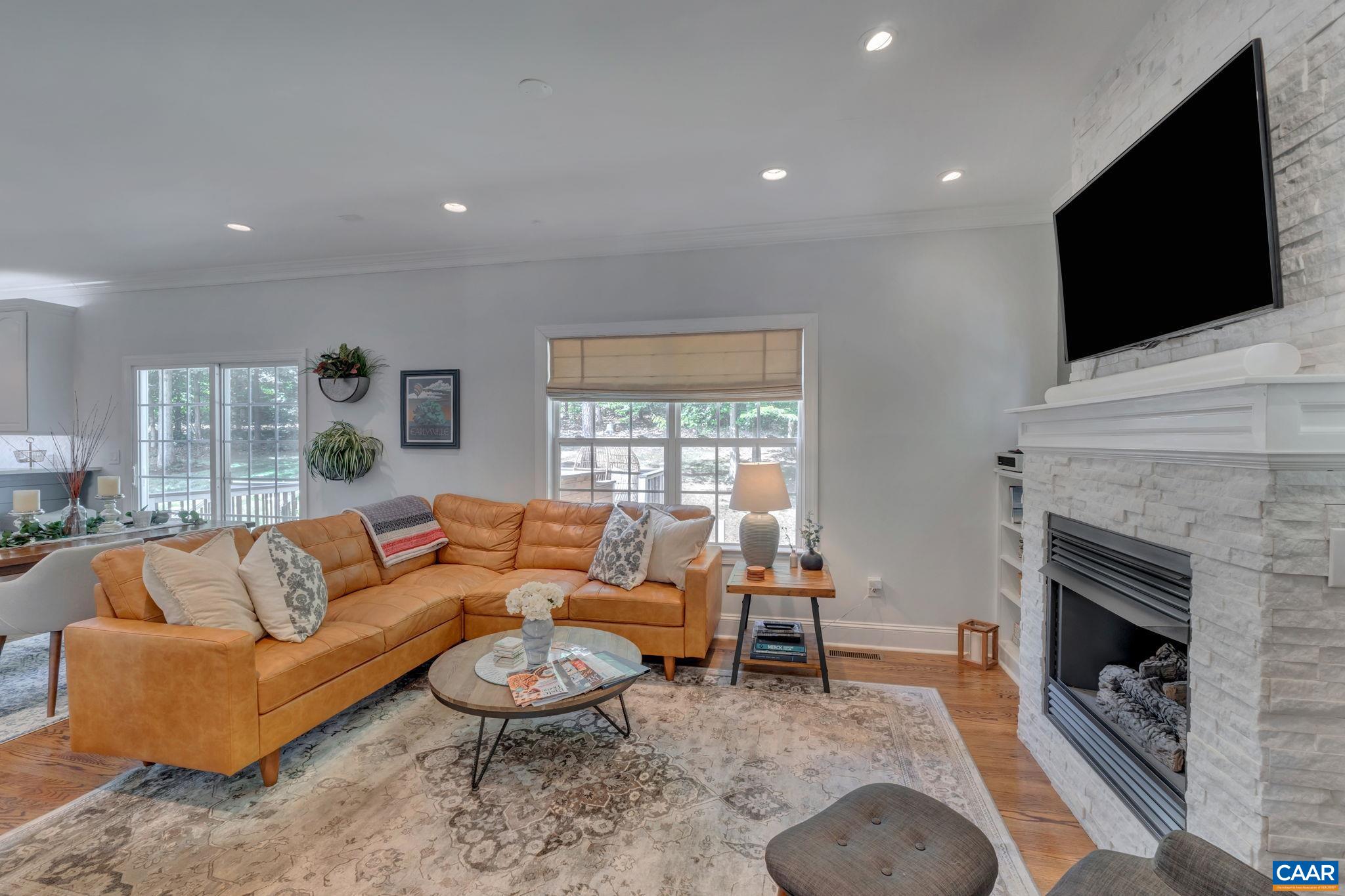 1275 TEMPLETON CIR