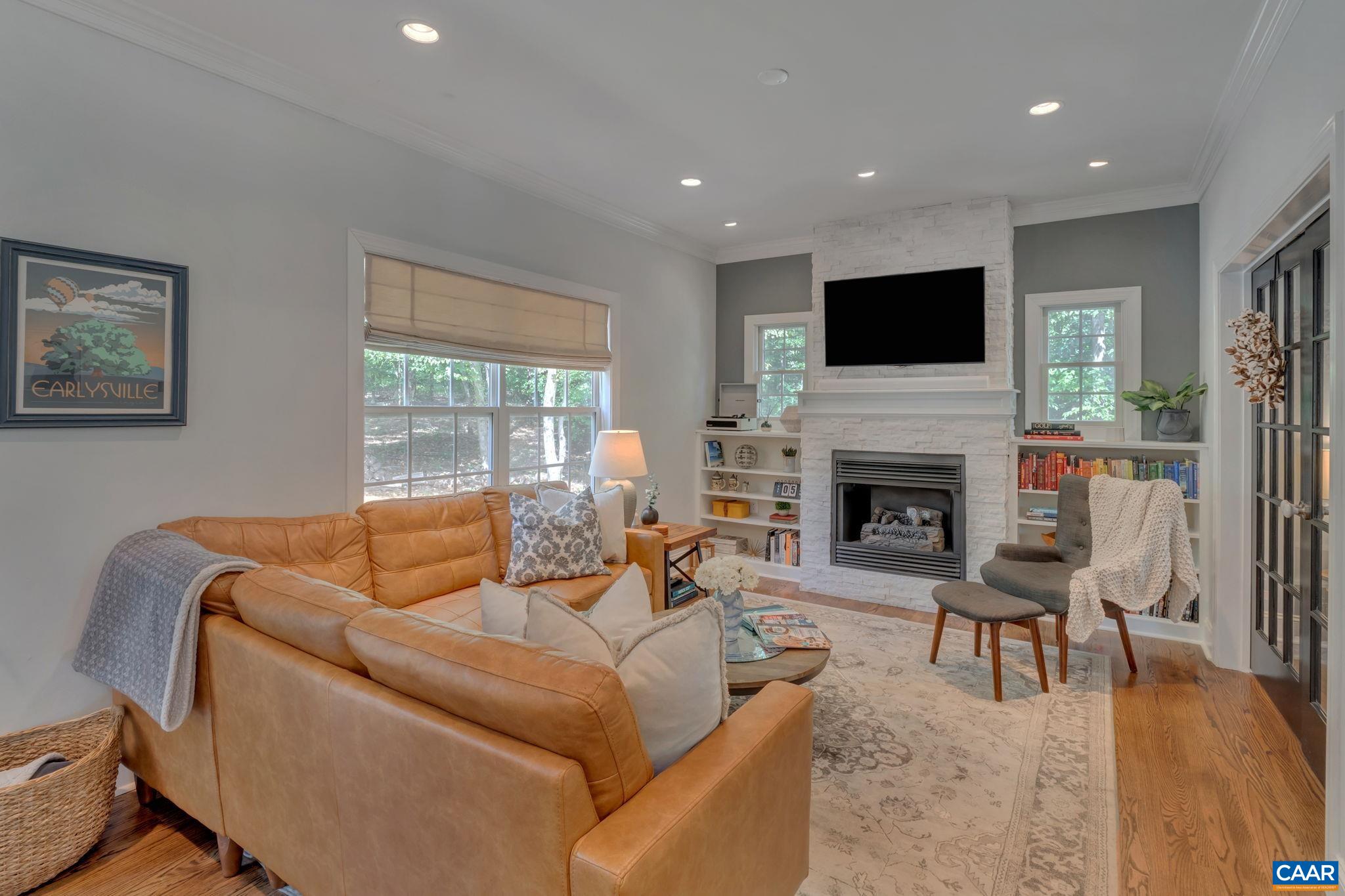 1275 TEMPLETON CIR