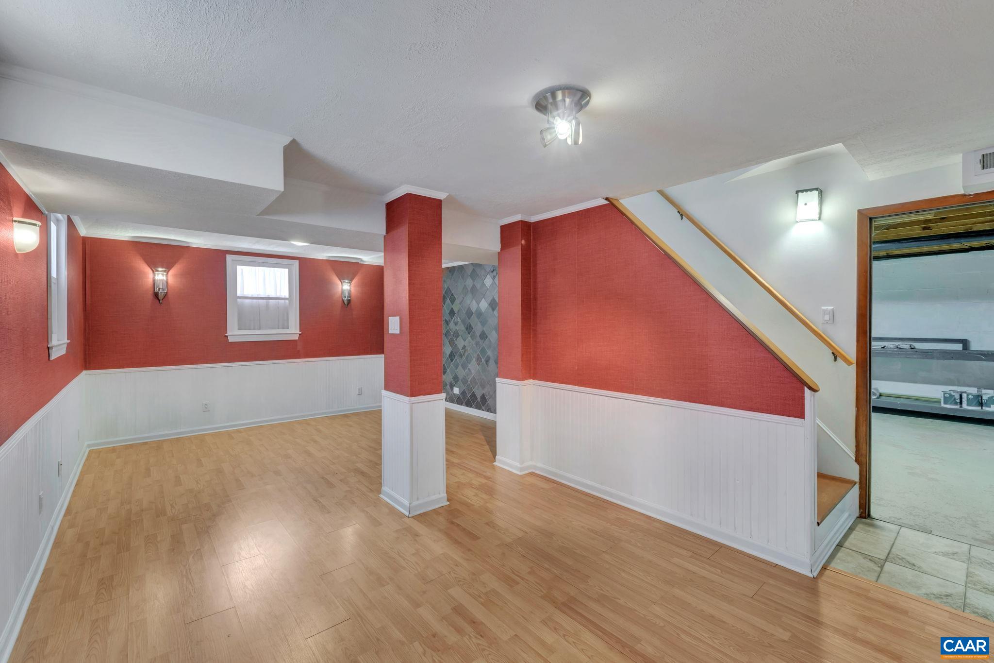 421 MOBILE LN