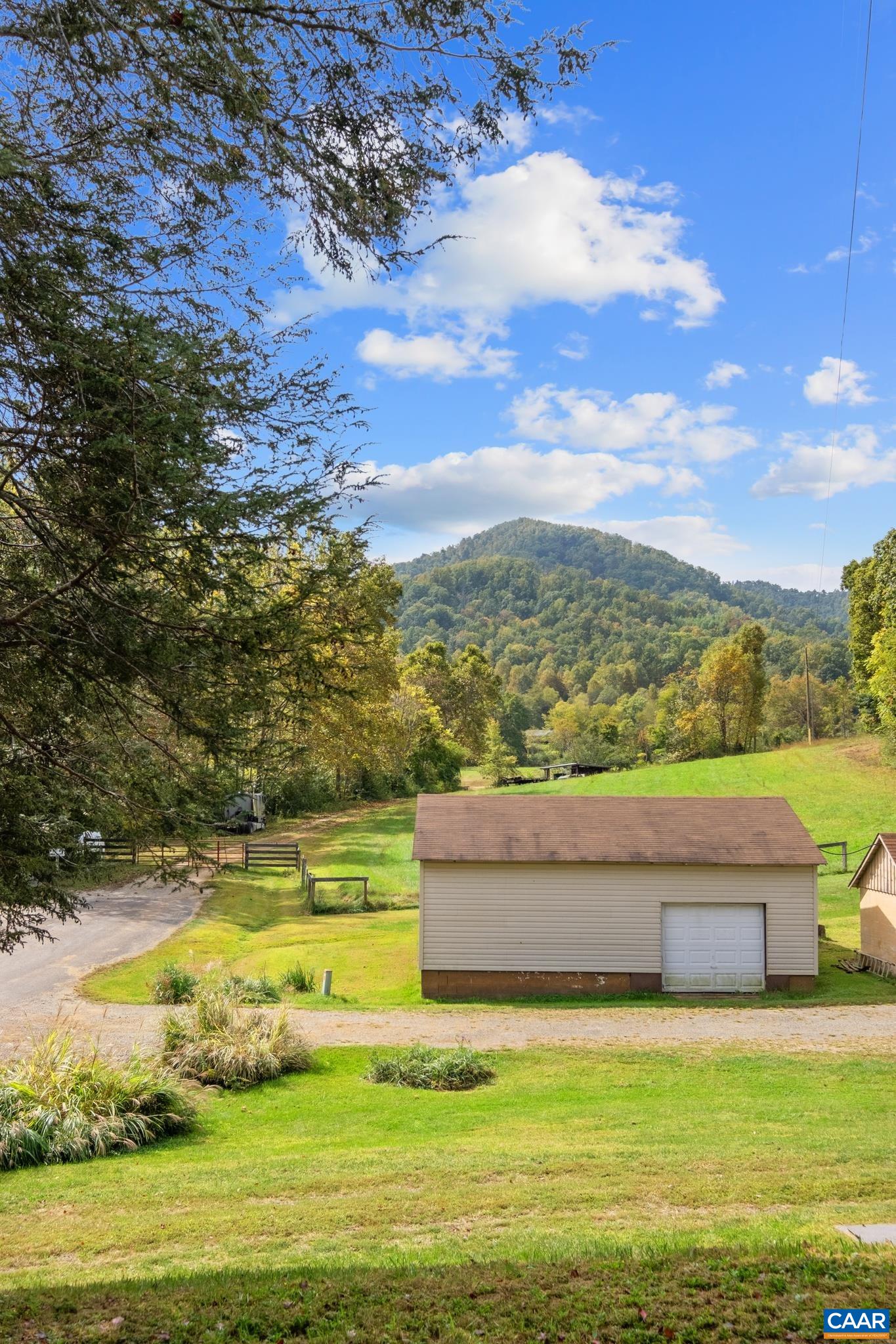 126 ANDERSON LN