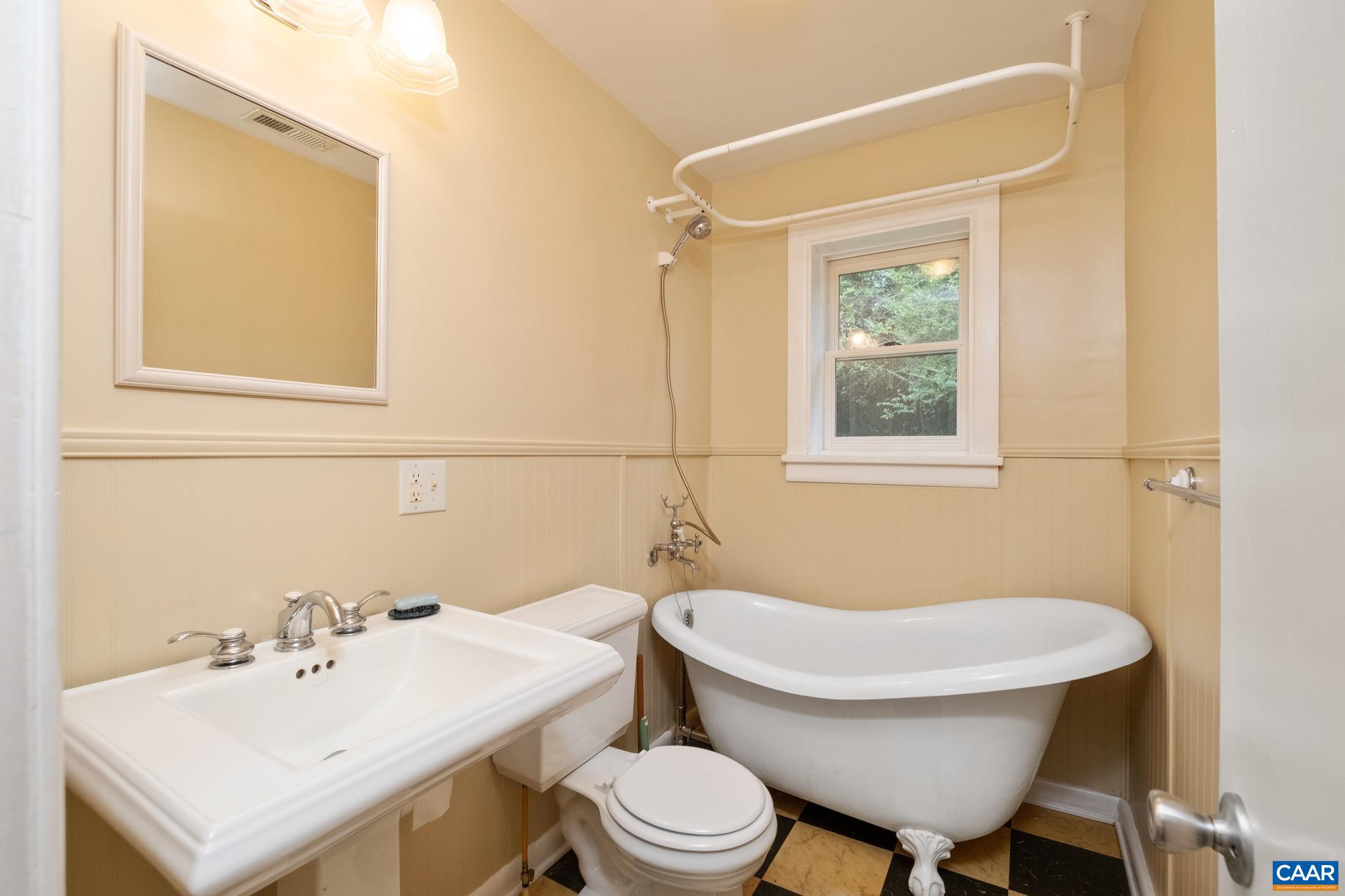 126 ANDERSON LN