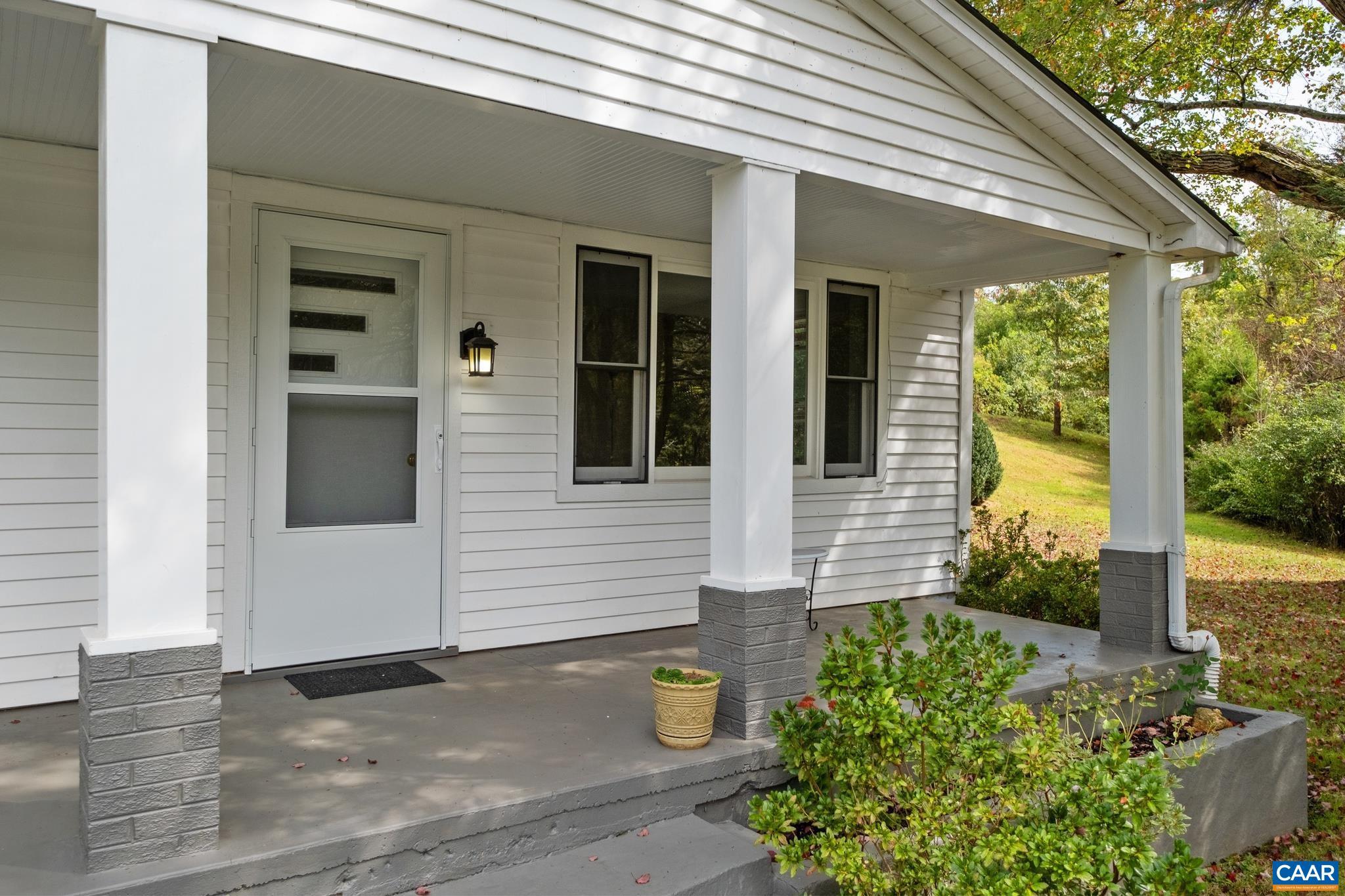 126 ANDERSON LN