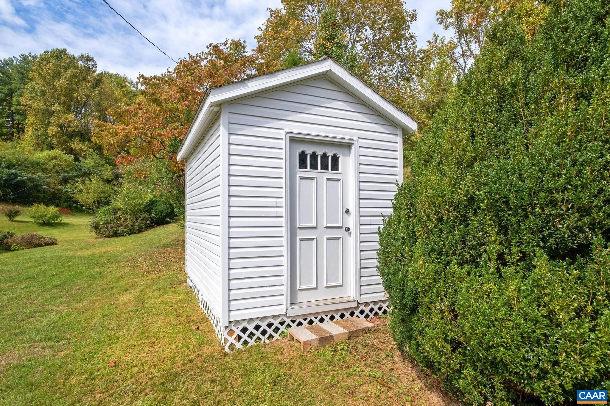 126 ANDERSON LN