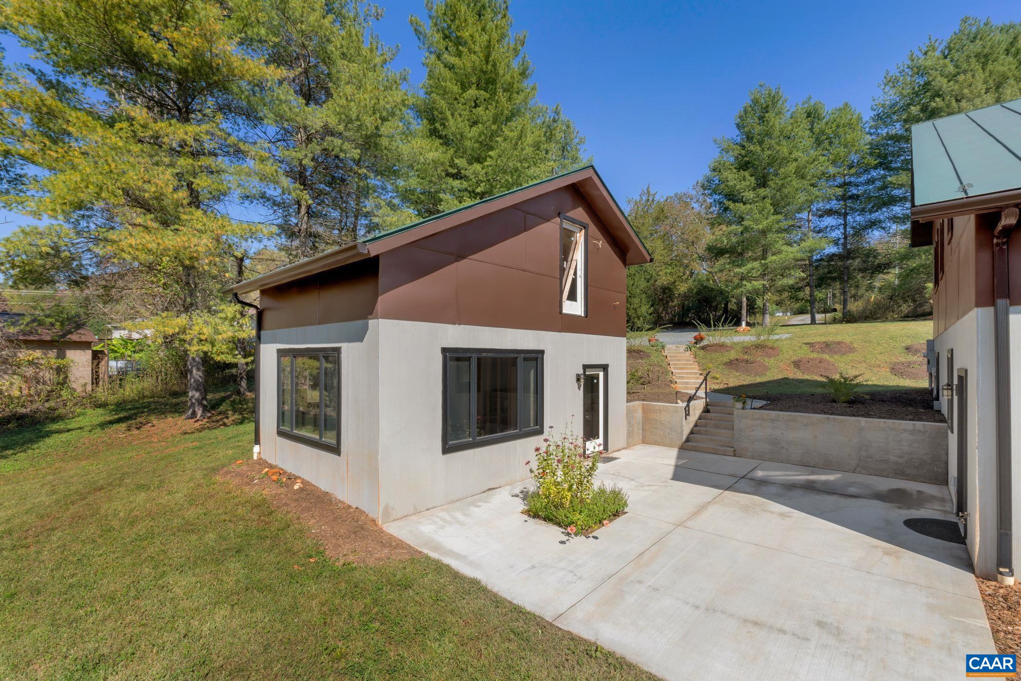 2424 CASTLE ROCK RD