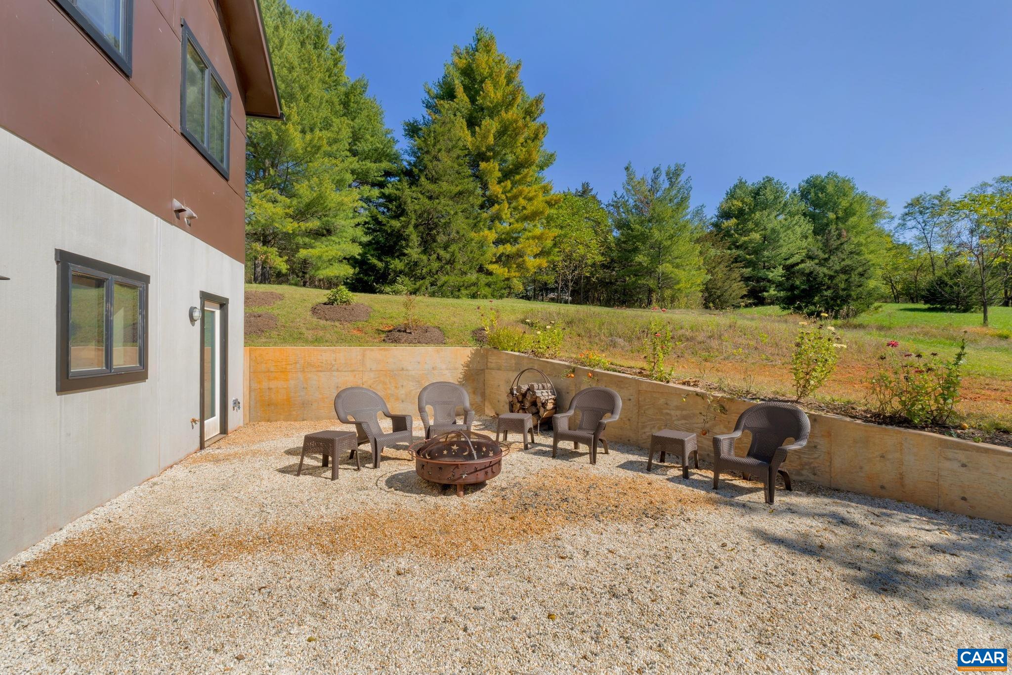 2424 CASTLE ROCK RD