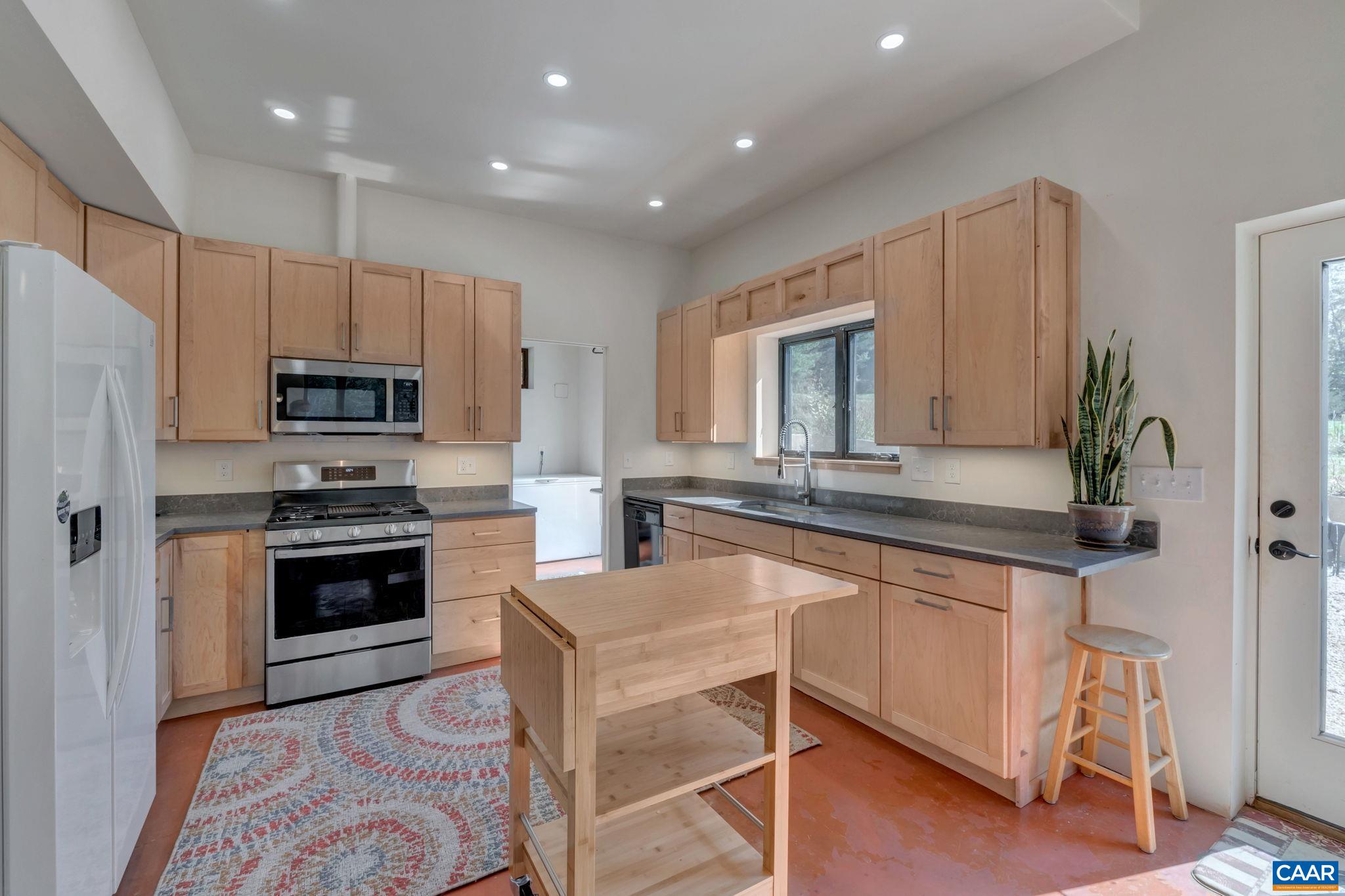 2424 CASTLE ROCK RD
