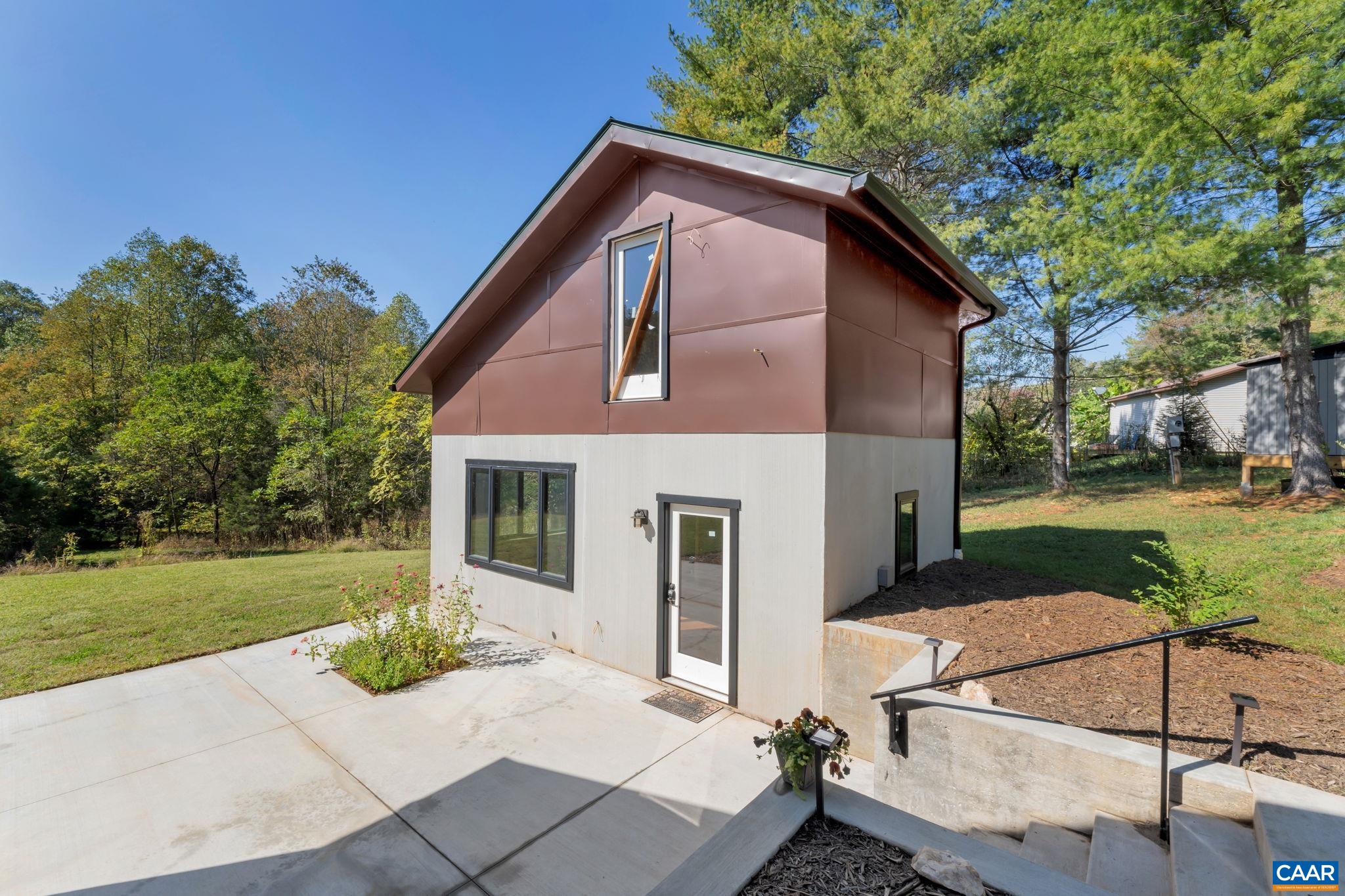 2424 CASTLE ROCK RD