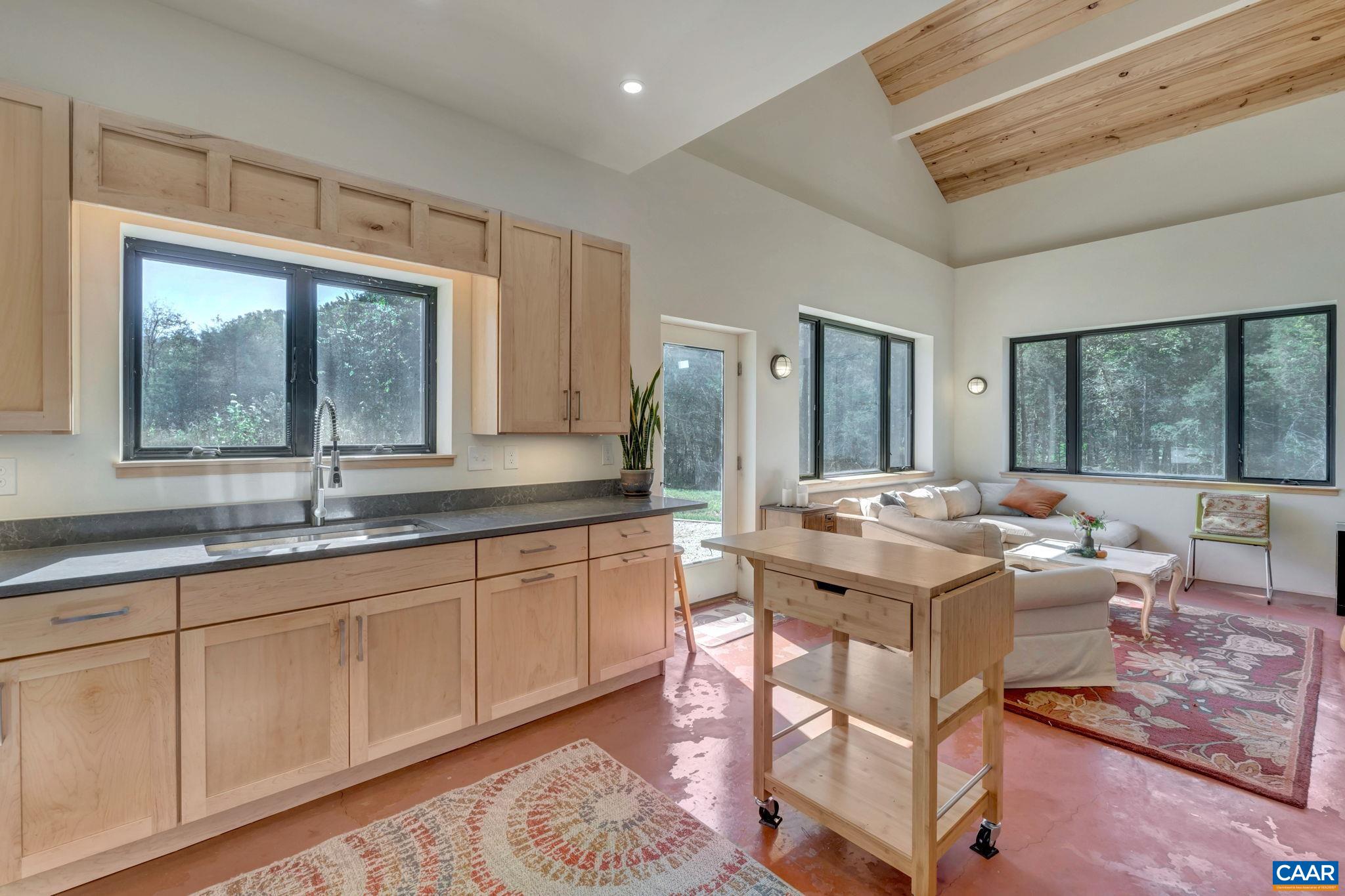 2424 CASTLE ROCK RD