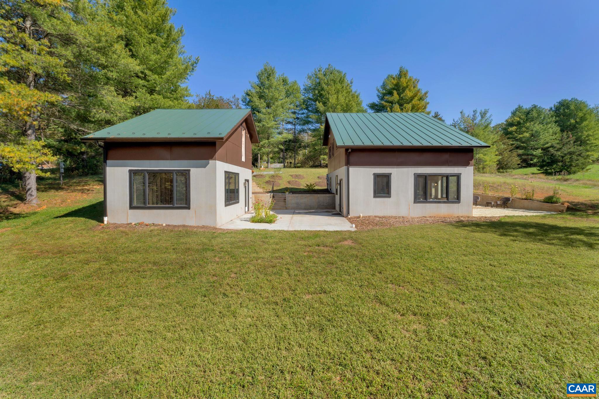 2424 CASTLE ROCK RD