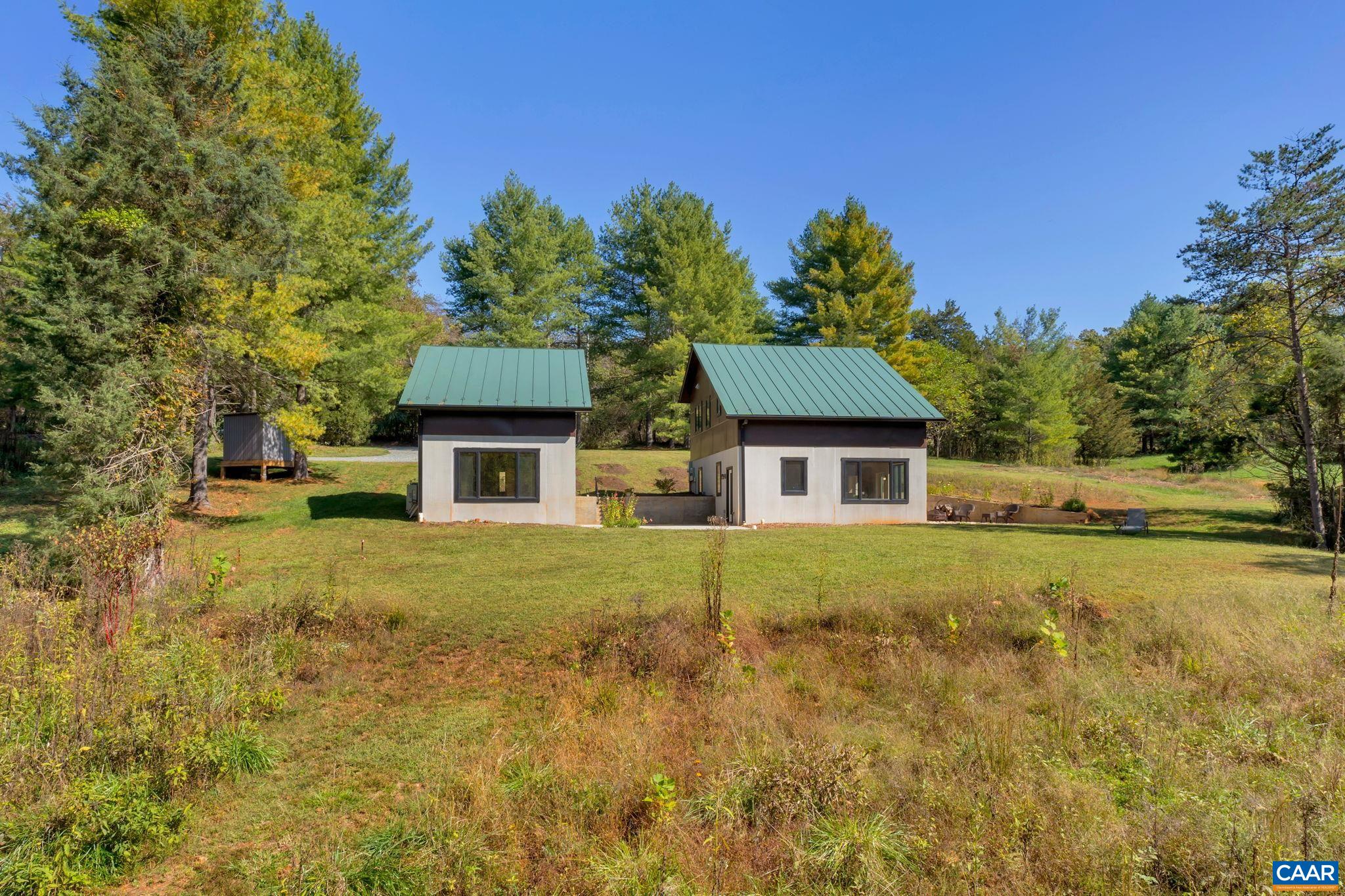 2424 CASTLE ROCK RD
