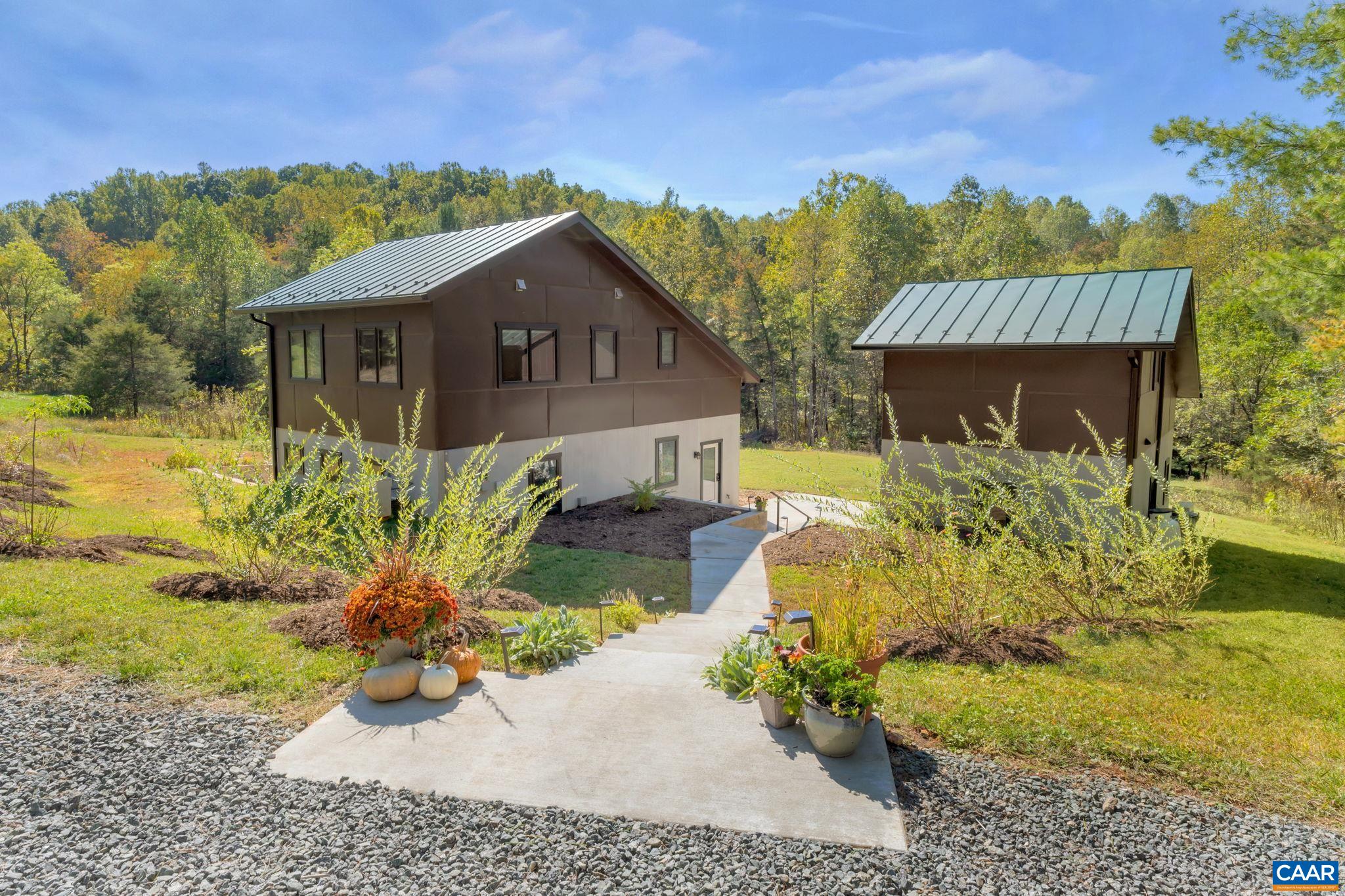 2424 CASTLE ROCK RD