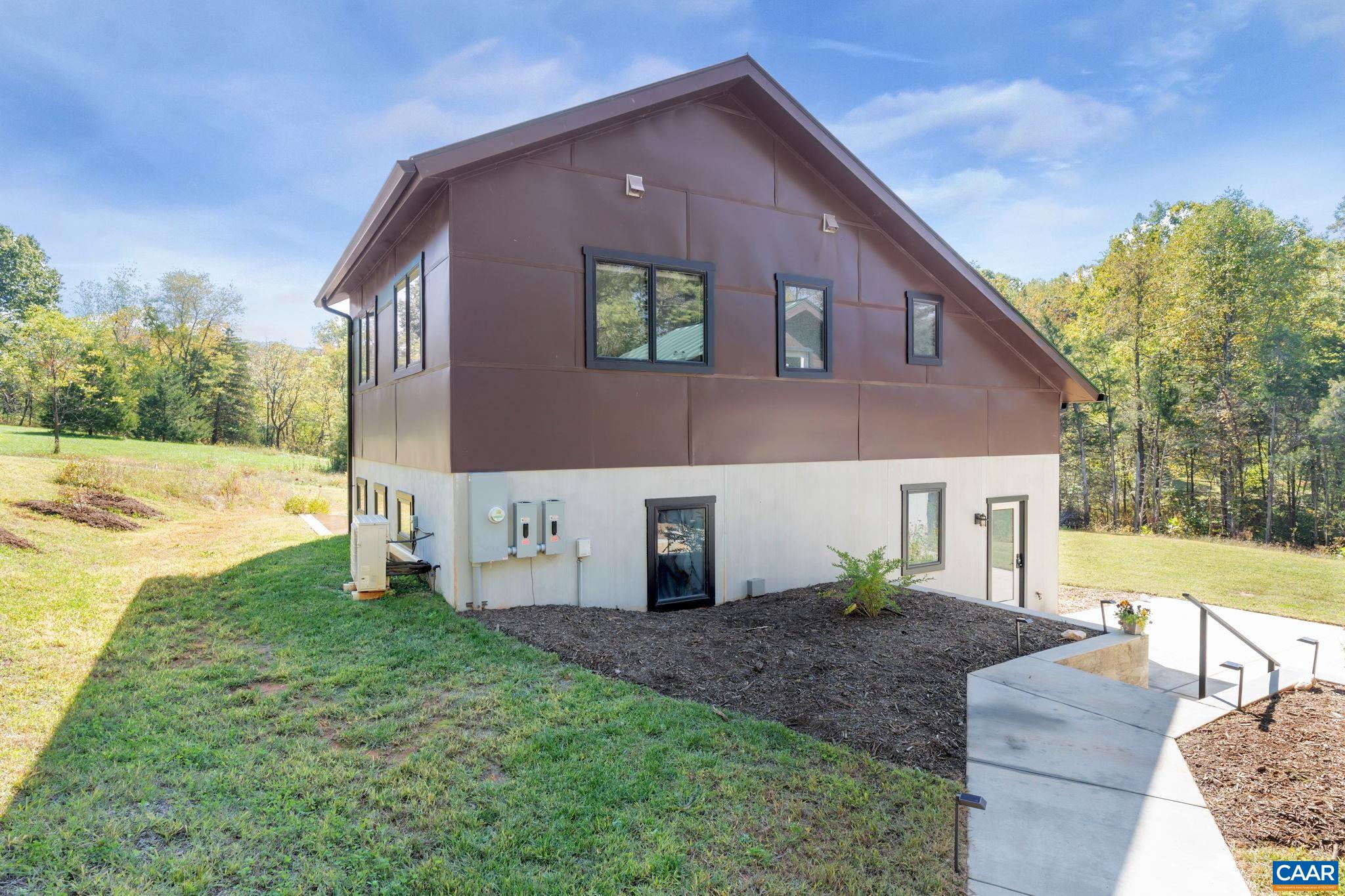 2424 CASTLE ROCK RD