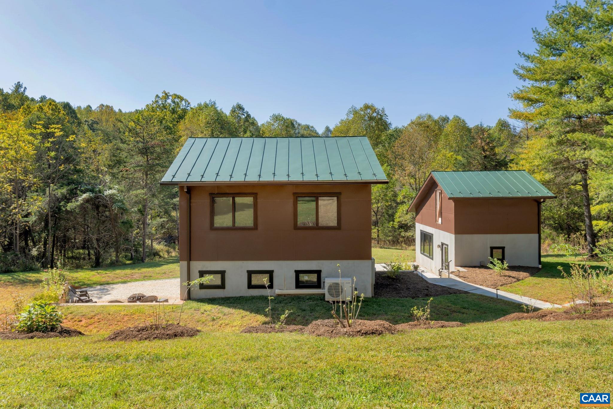 2424 CASTLE ROCK RD