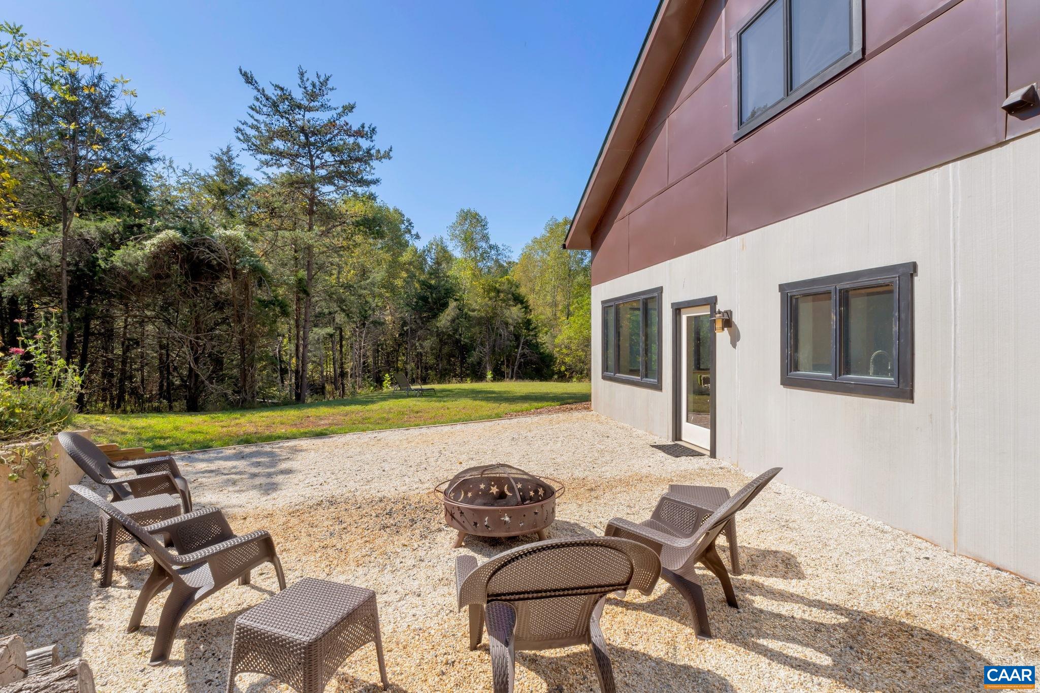 2424 CASTLE ROCK RD