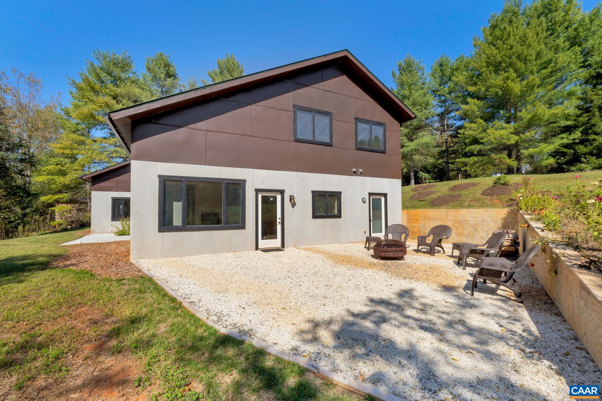 2424 CASTLE ROCK RD