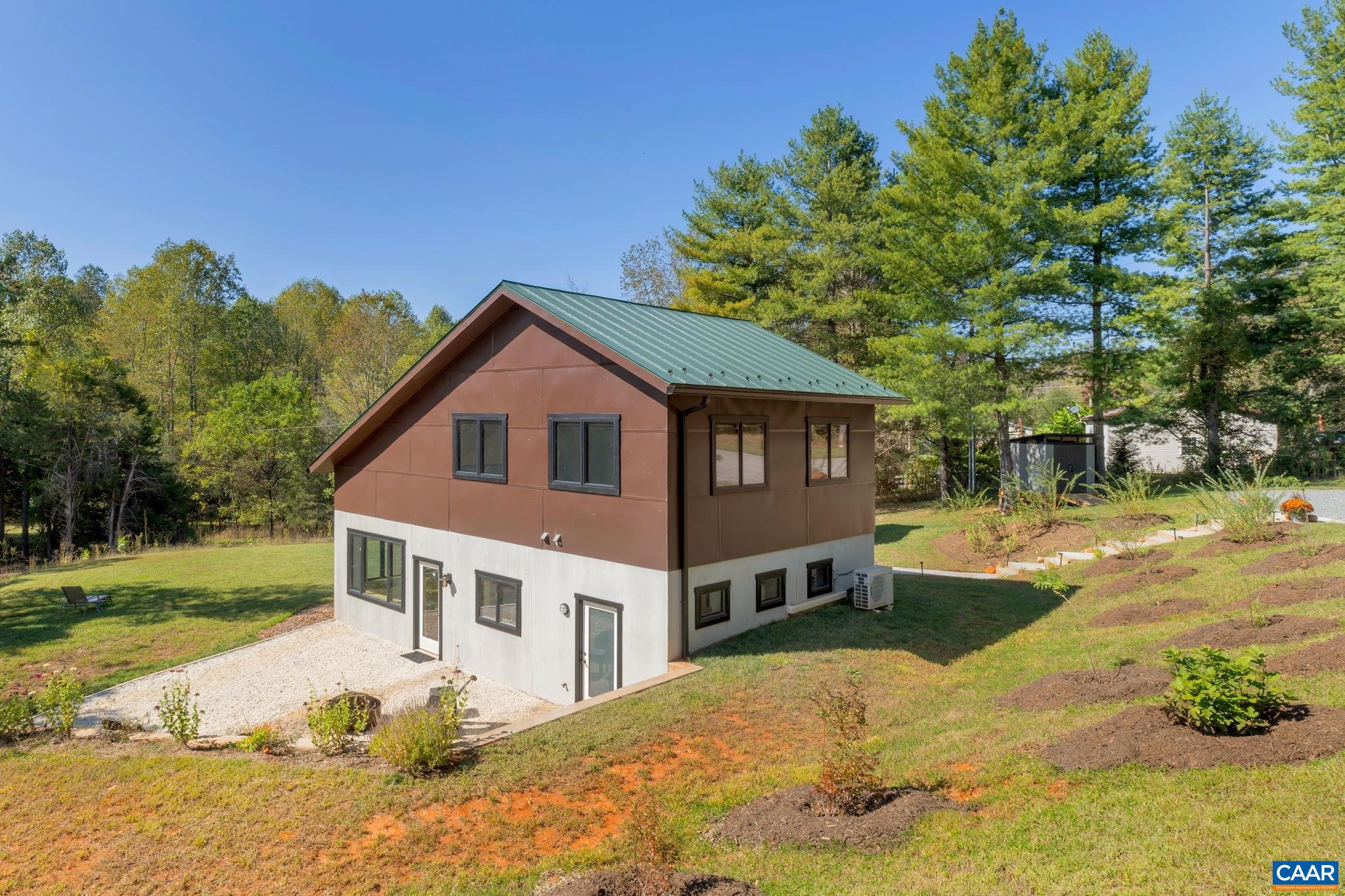 2424 CASTLE ROCK RD
