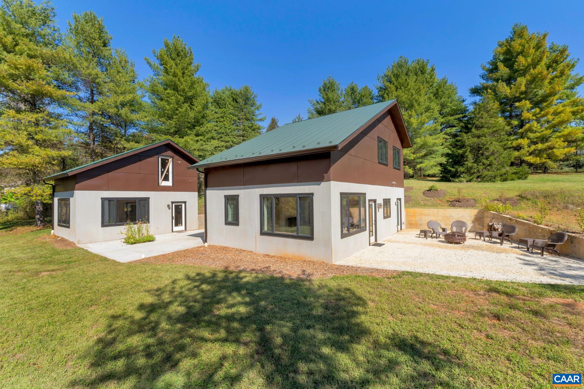 2424 CASTLE ROCK RD