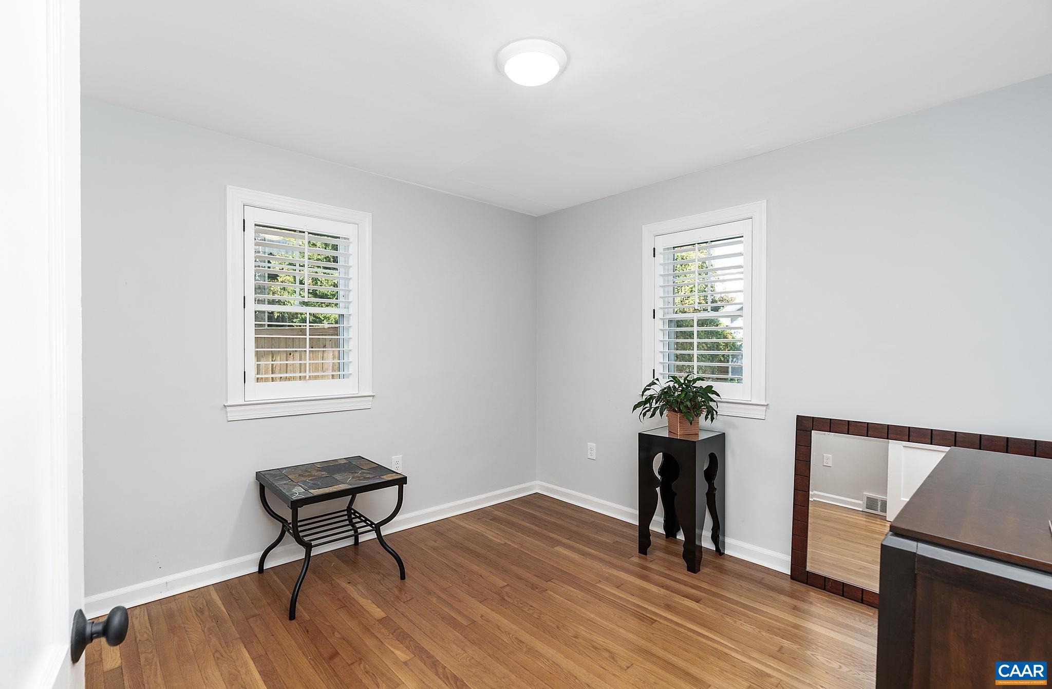 1025 SAINT CLAIR AVE