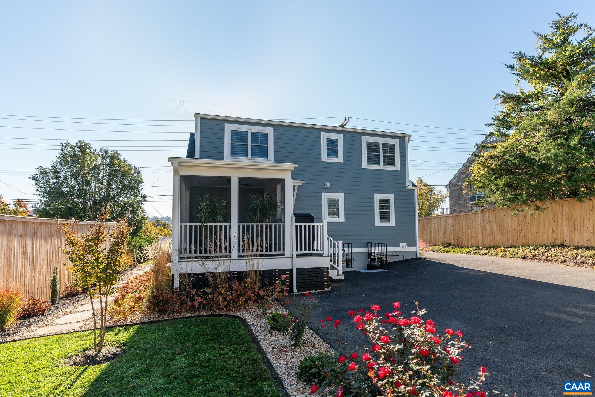 1025 SAINT CLAIR AVE