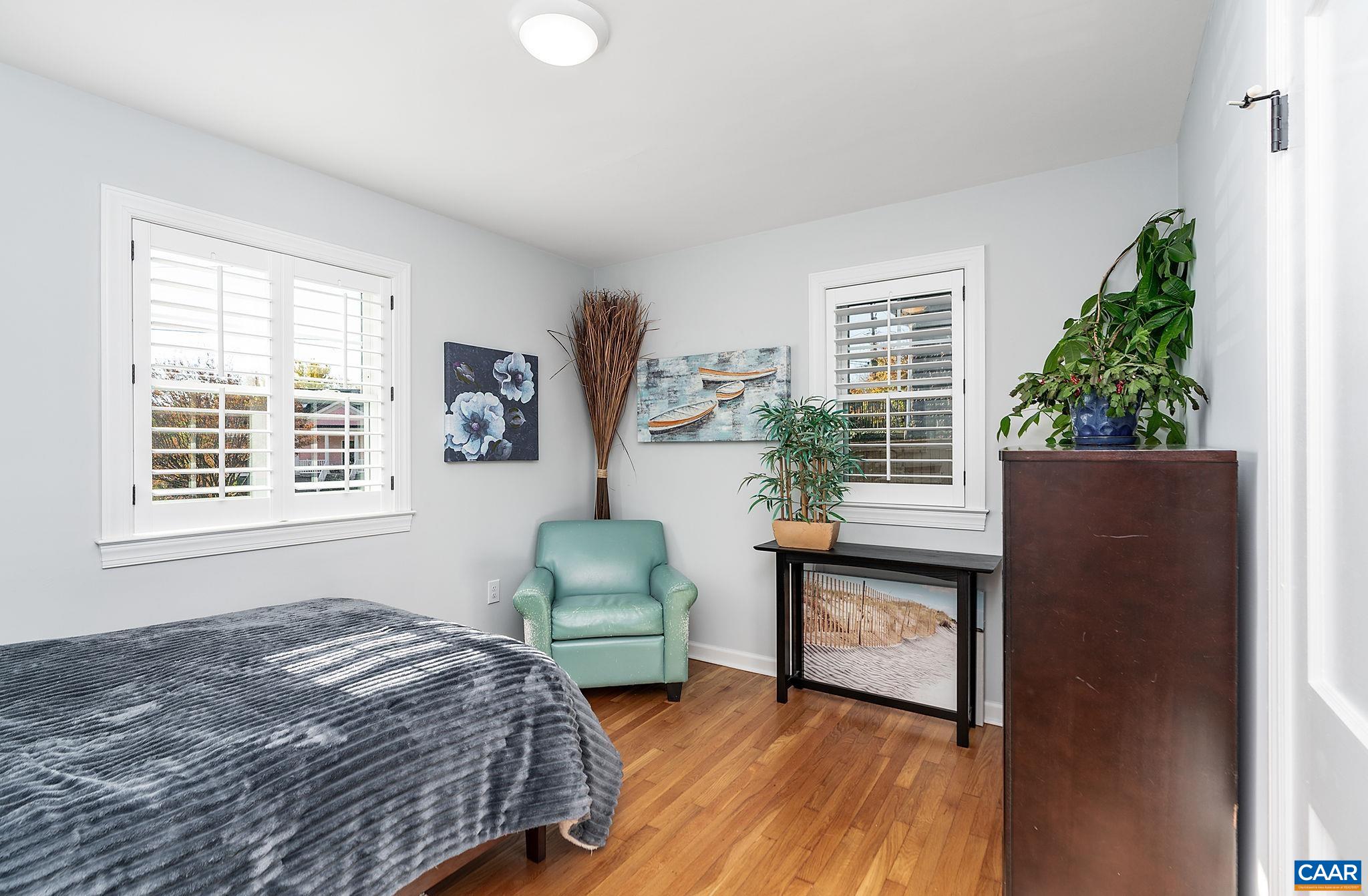 1025 SAINT CLAIR AVE
