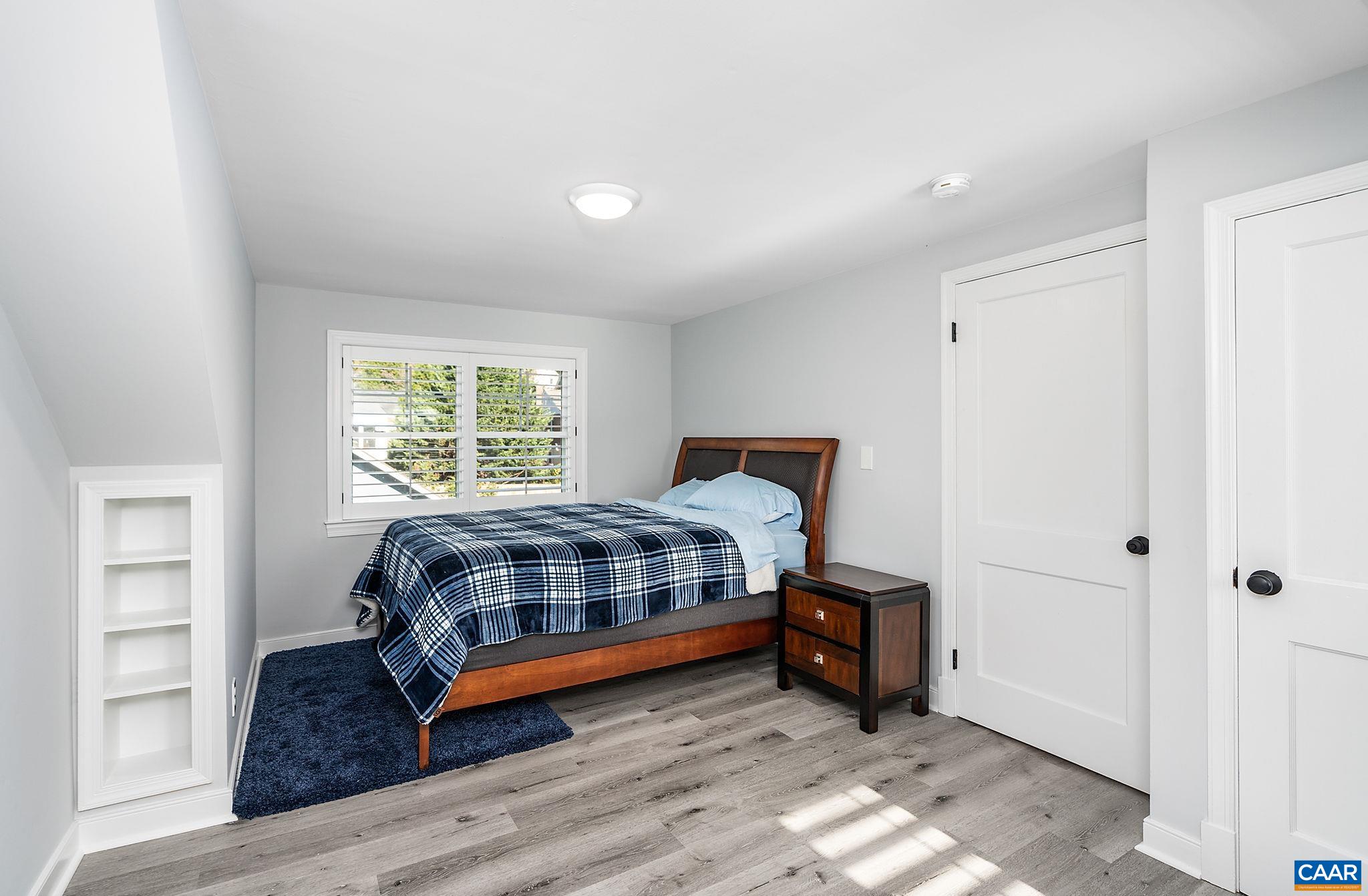 1025 SAINT CLAIR AVE