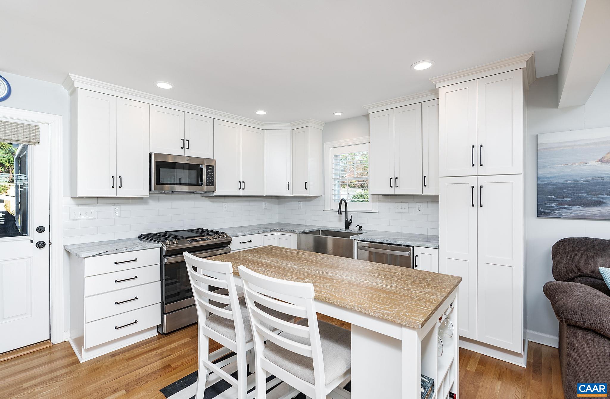 1025 SAINT CLAIR AVE