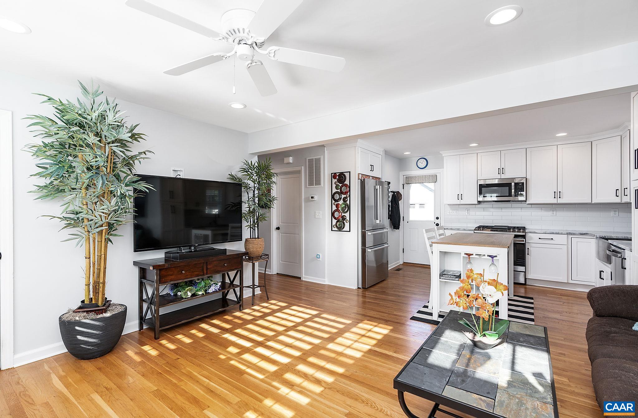 1025 SAINT CLAIR AVE