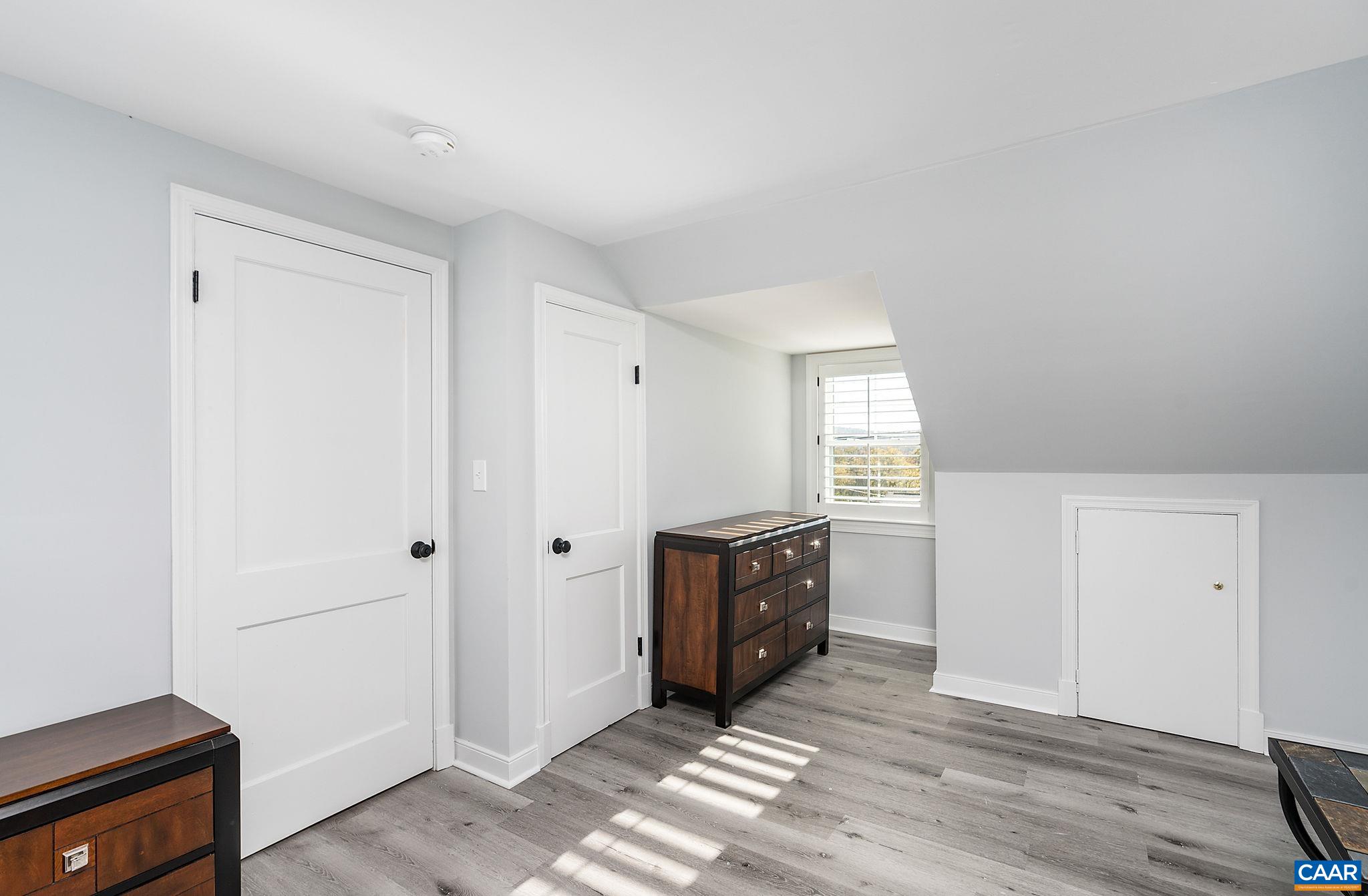 1025 SAINT CLAIR AVE