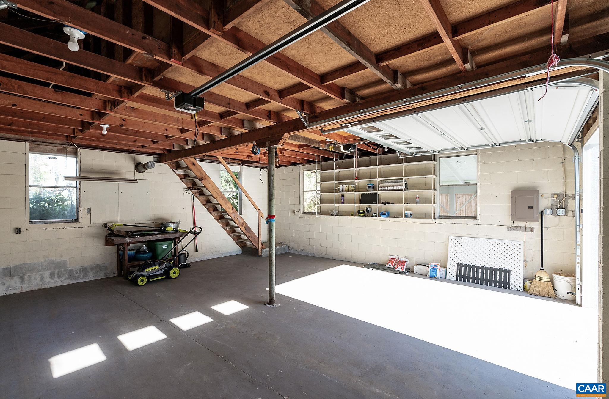 1025 SAINT CLAIR AVE
