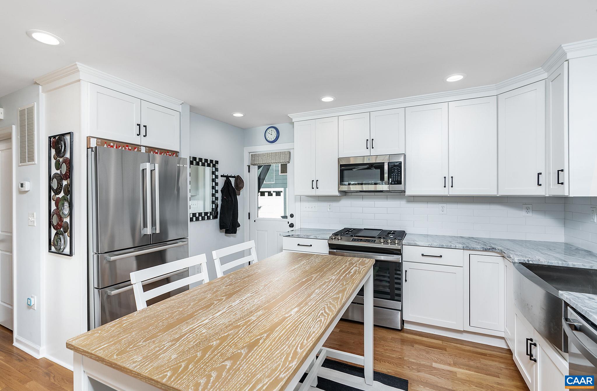 1025 SAINT CLAIR AVE